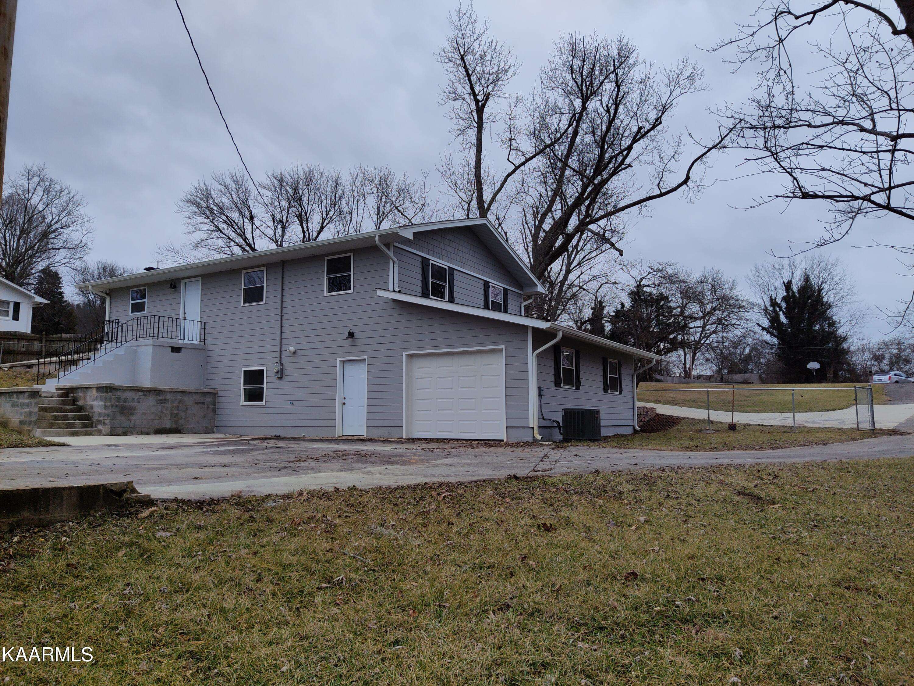 Knoxville, TN 37934,144 Farlow DR
