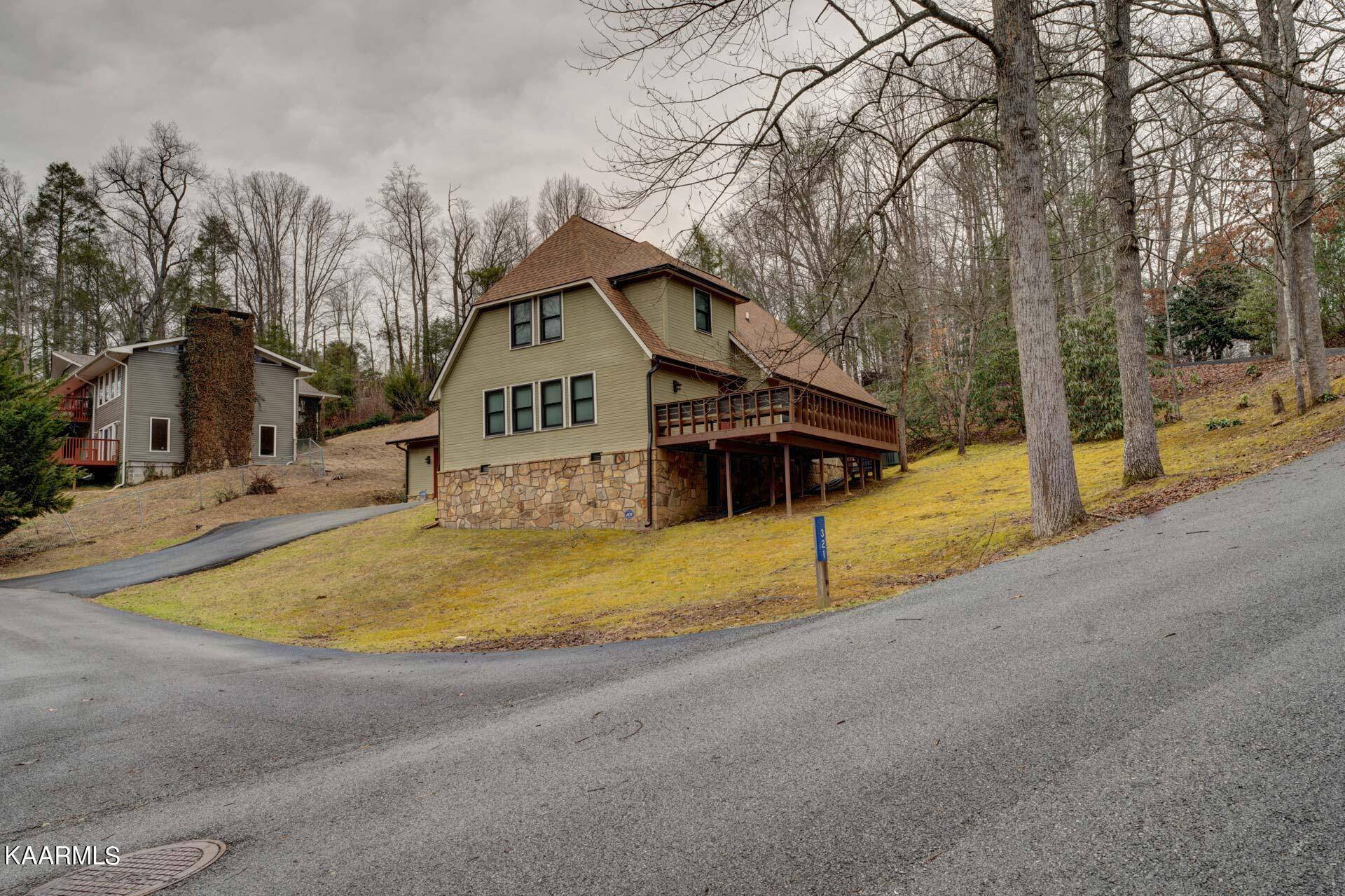 Gatlinburg, TN 37738,321 Robin LN