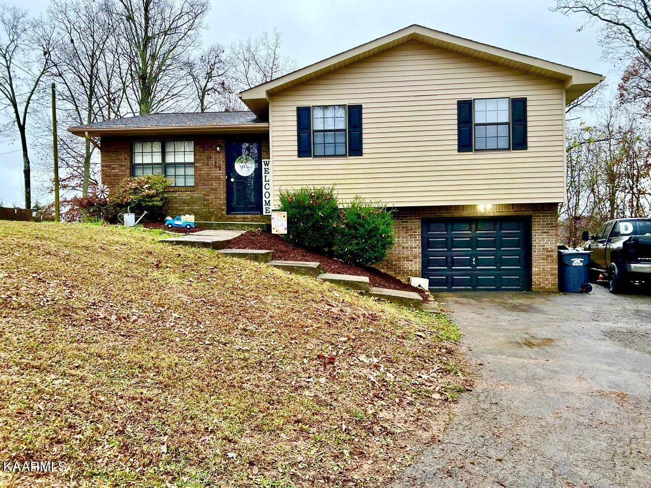 Tazewell, TN 37879,532 Norris DR