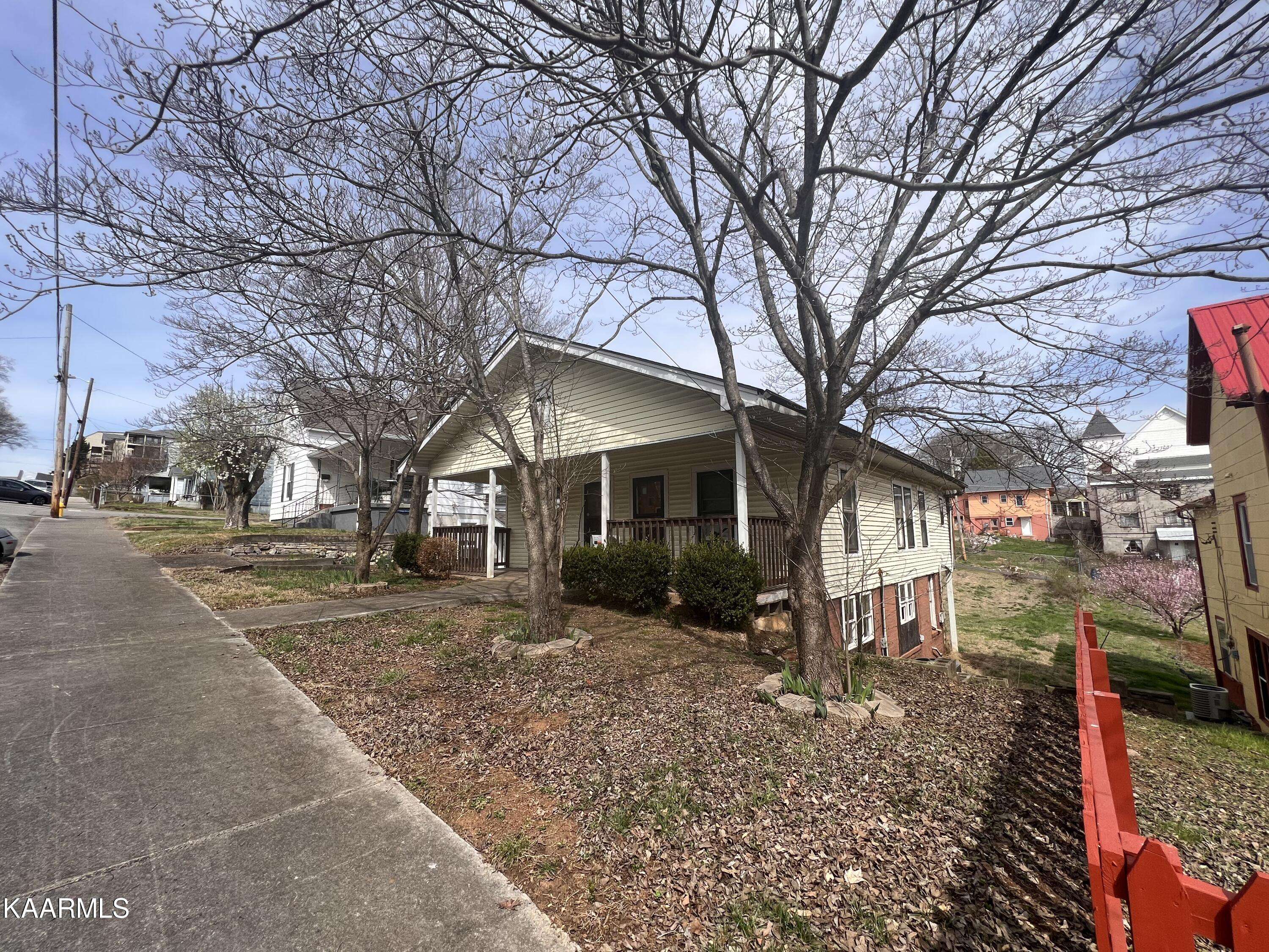 Lenoir City, TN 37771,309 B St