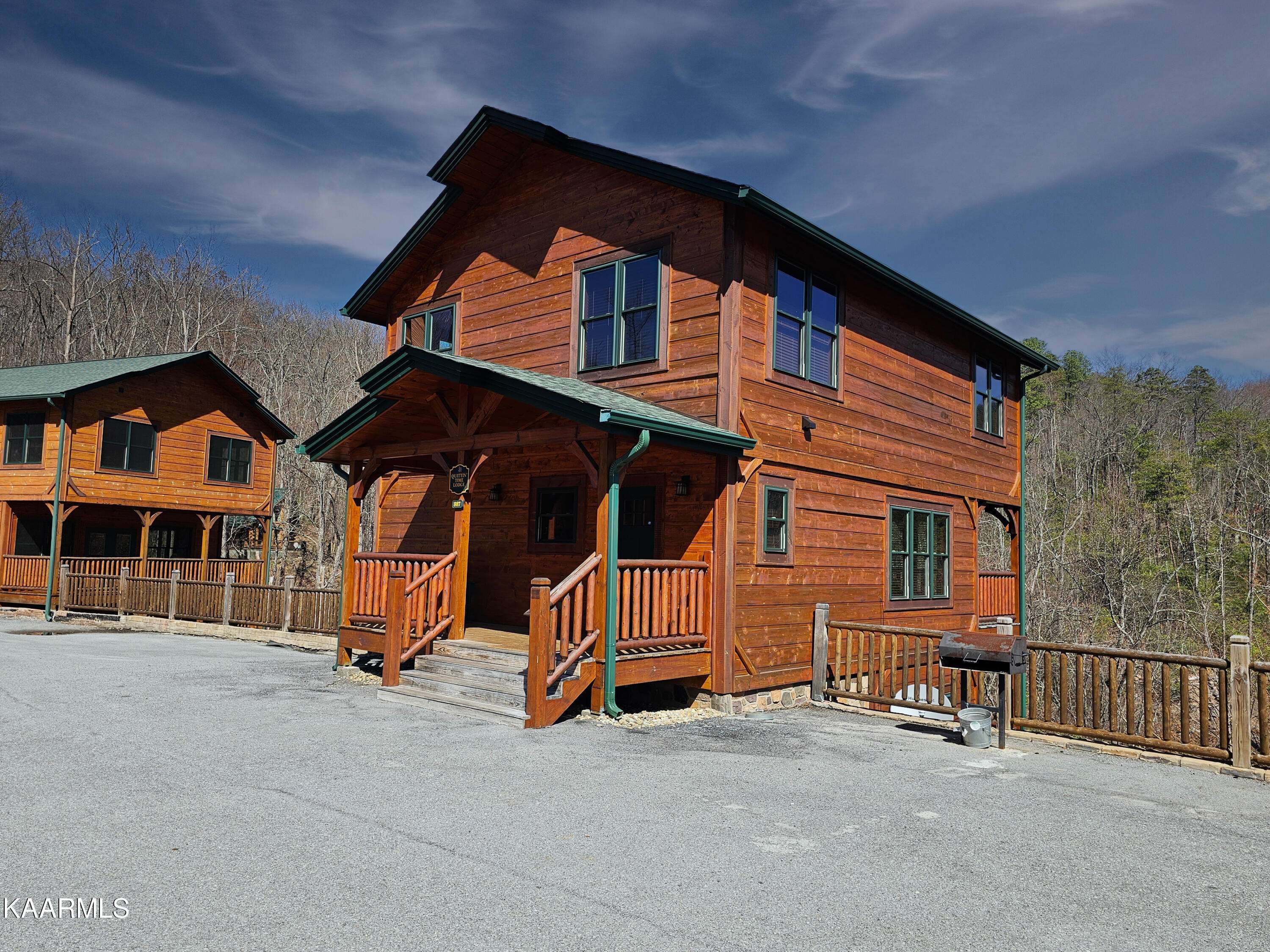 Gatlinburg, TN 37738,887 Great Smoky WAY