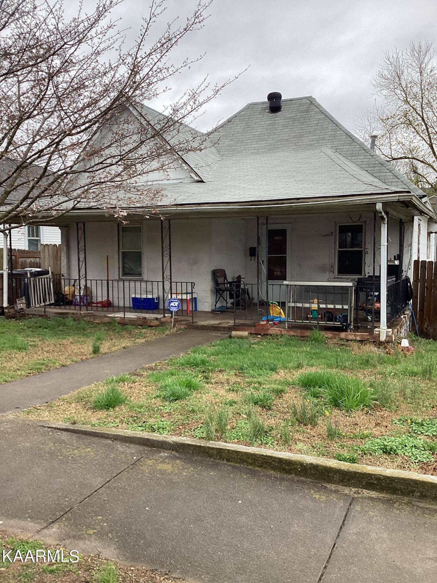Knoxville, TN 37917,220 Quincy Ave