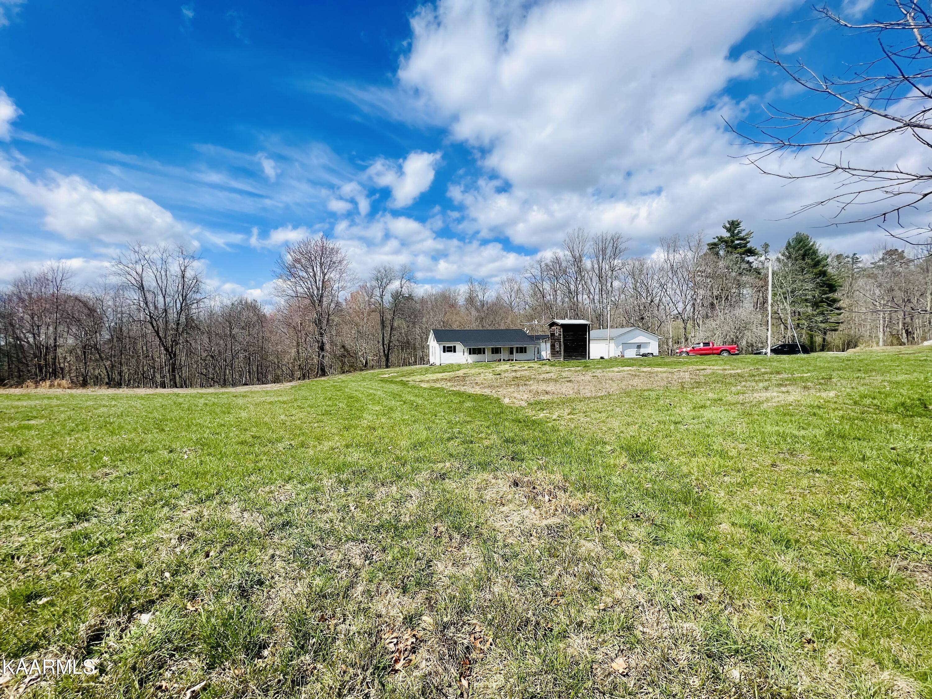 Oneida, TN 37841,826 Lonnie Pike Rd