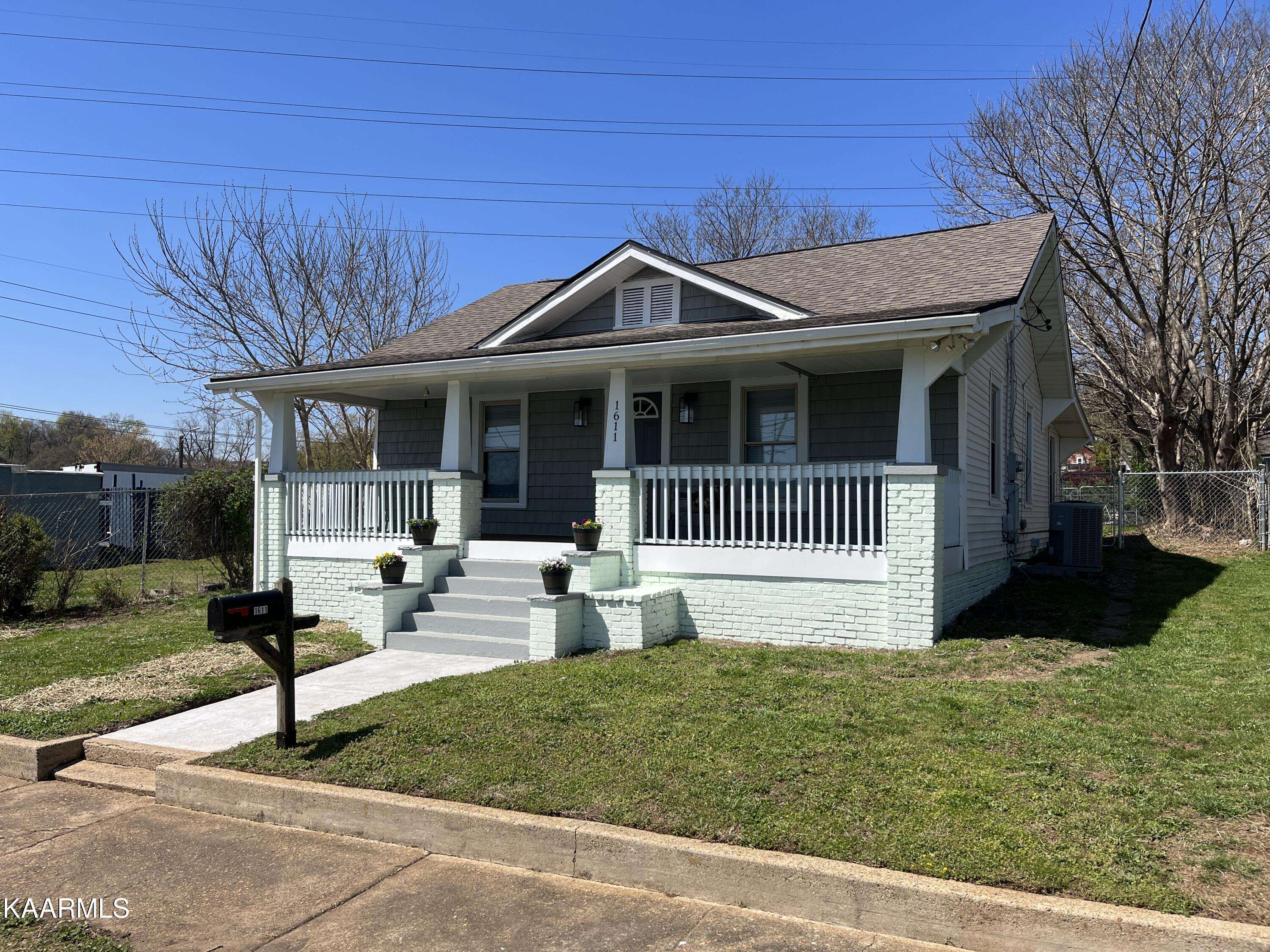 Knoxville, TN 37917,1611 Gillespie Ave