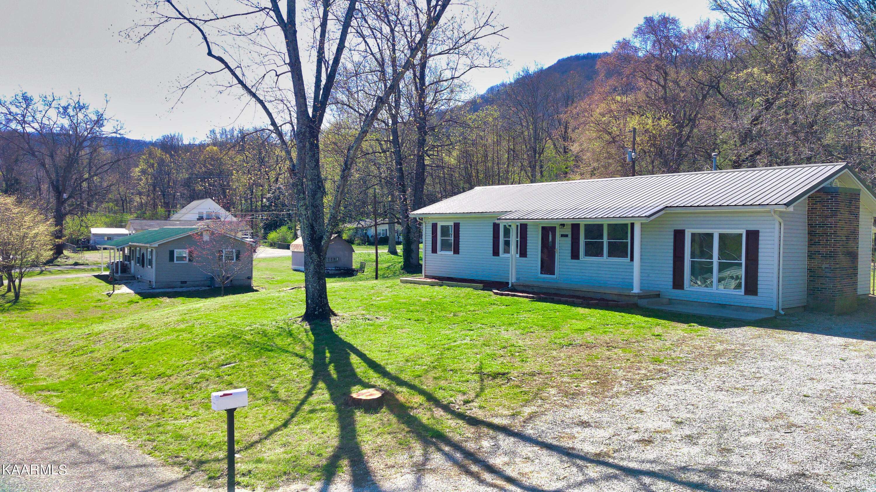 Caryville, TN 37714,125 Pike LN