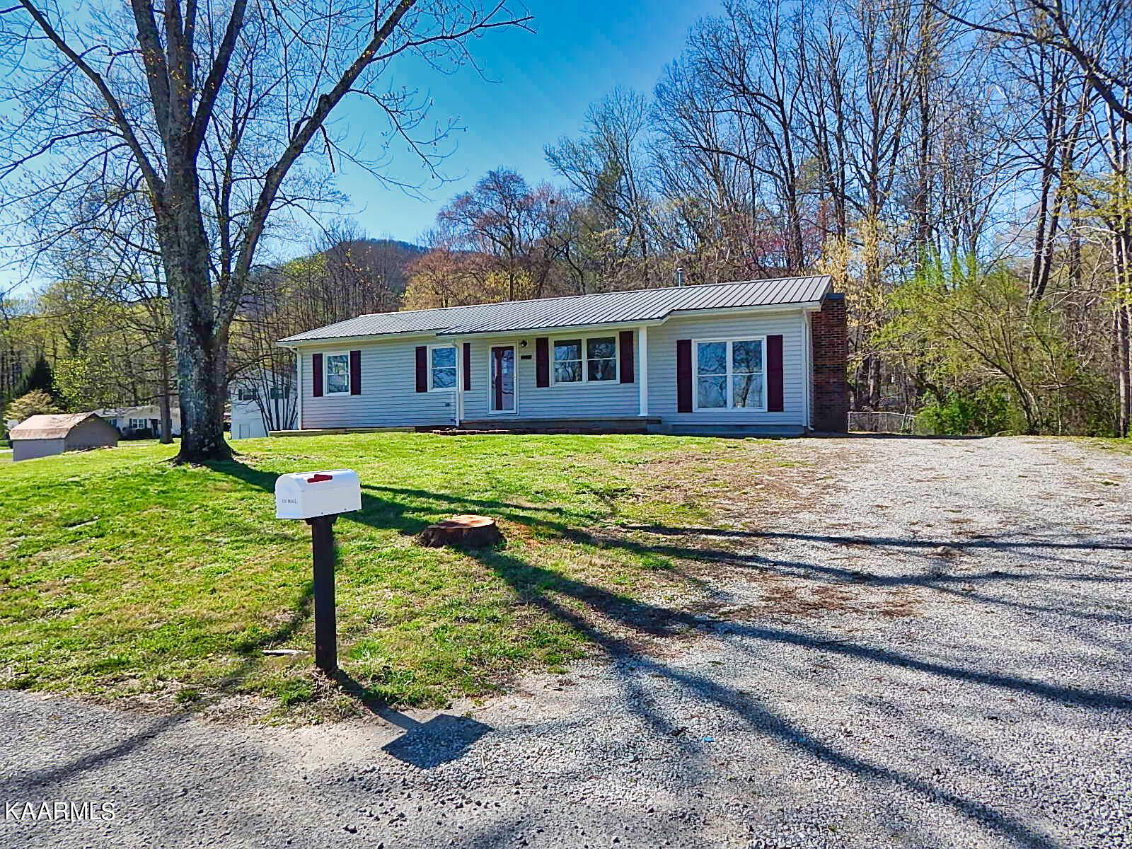 Caryville, TN 37714,125 Pike LN