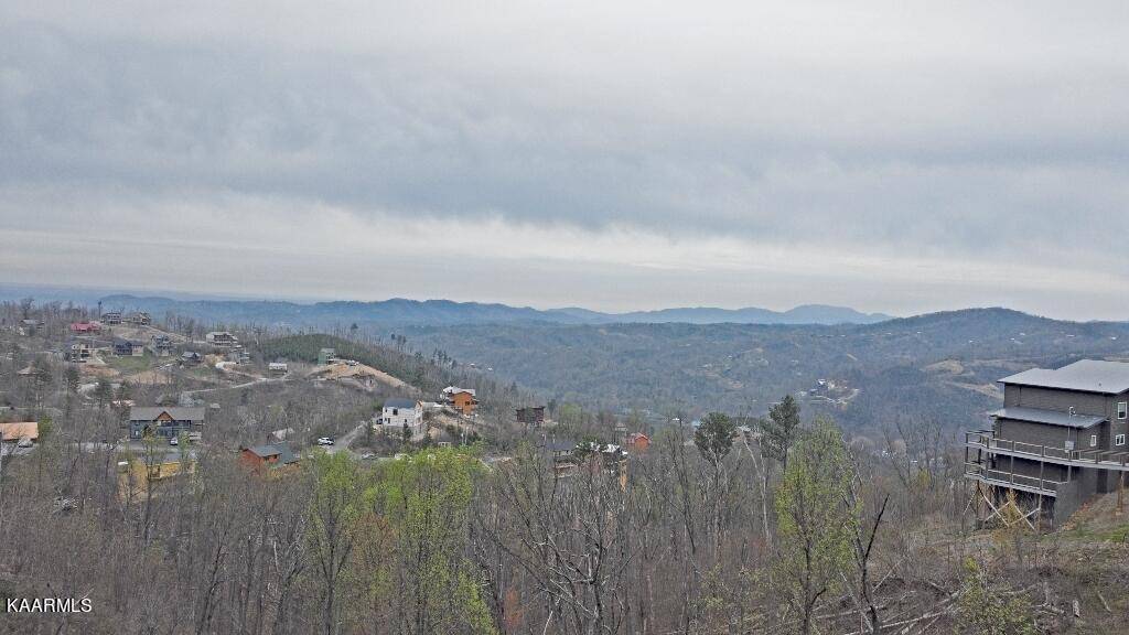 Gatlinburg, TN 37738,635 Wiley Oakley DR