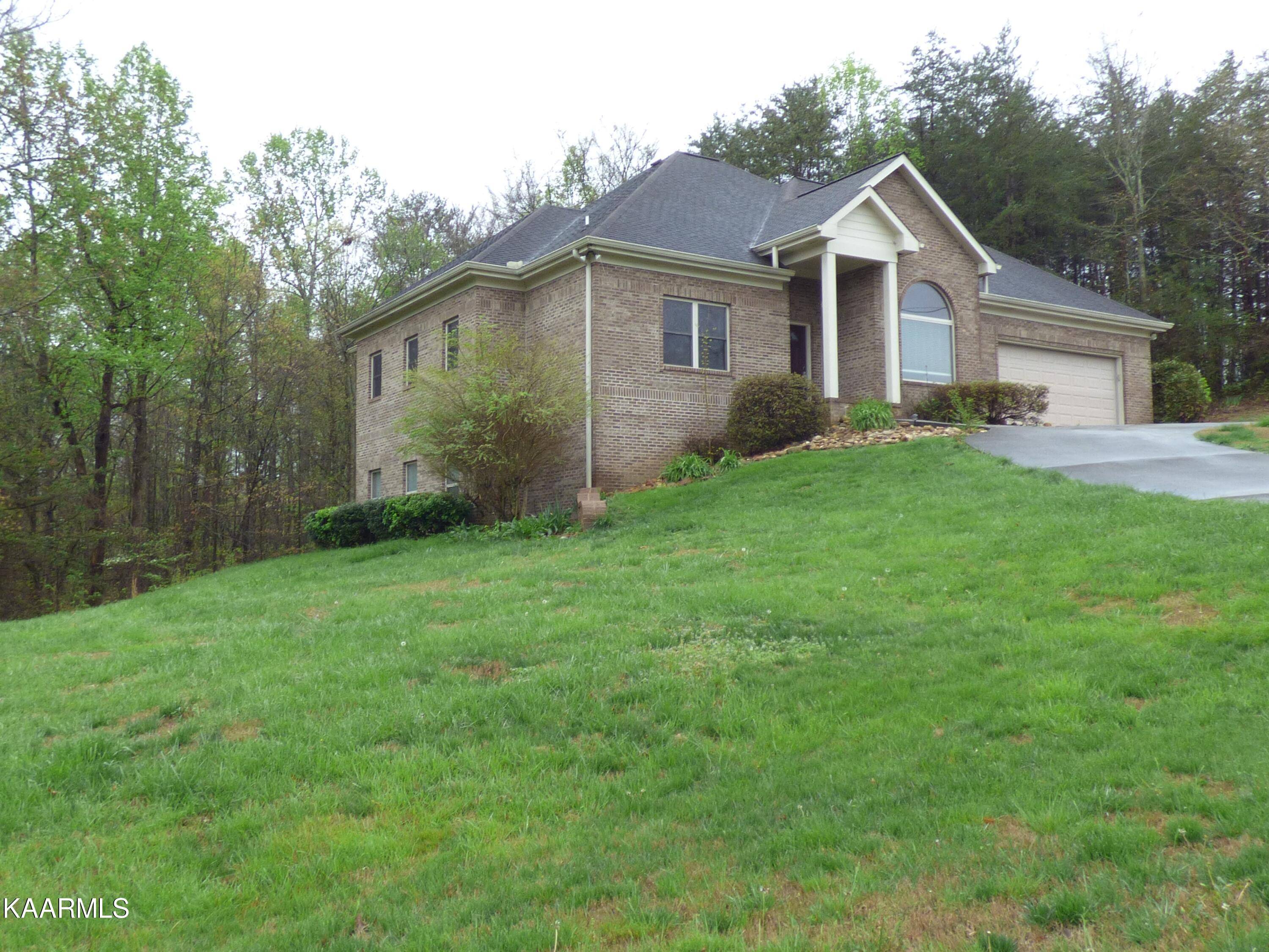 Strawberry Plains, TN 37871,504 Casey LN