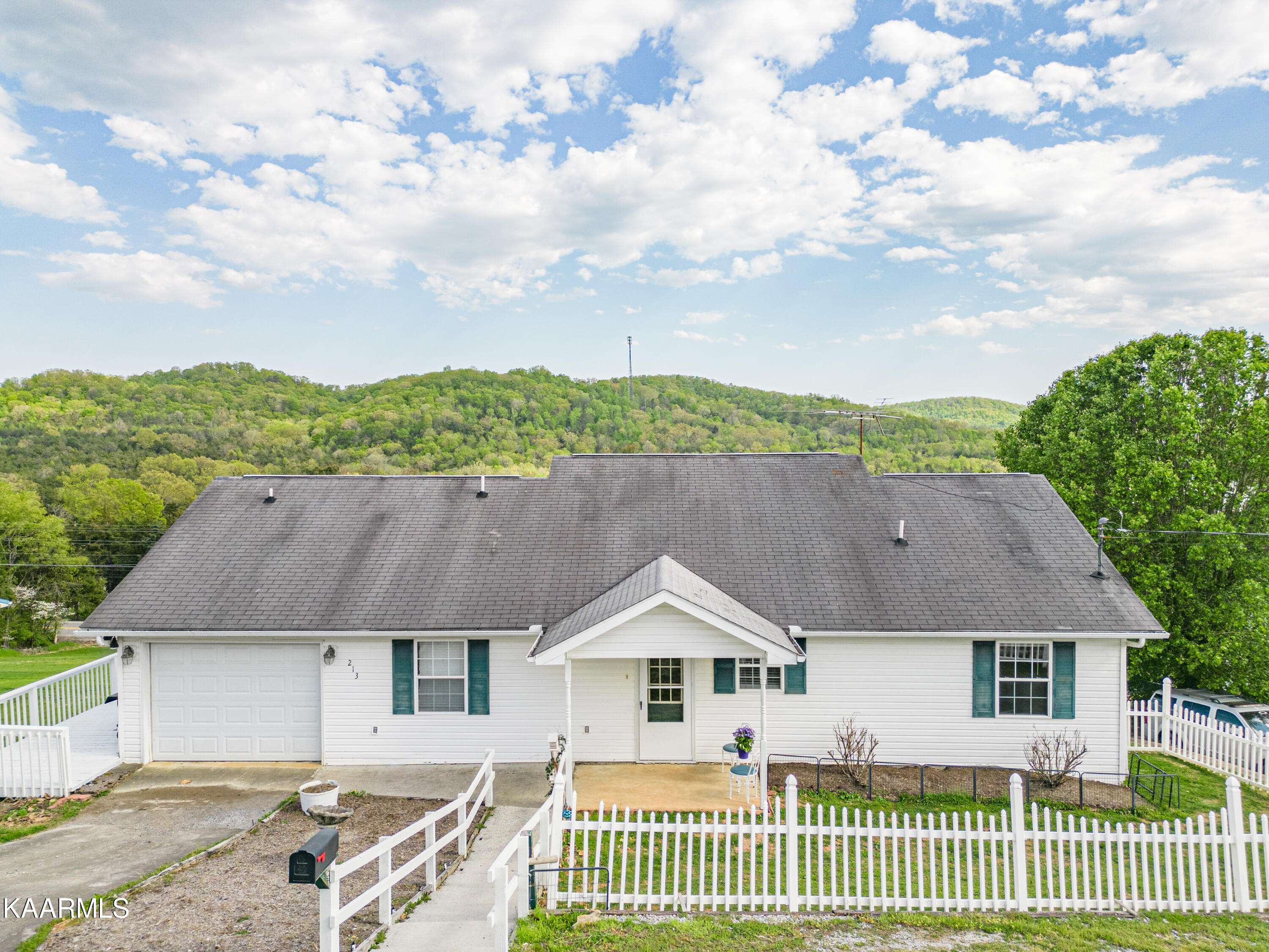 New Tazewell, TN 37825,213 Hillside LN