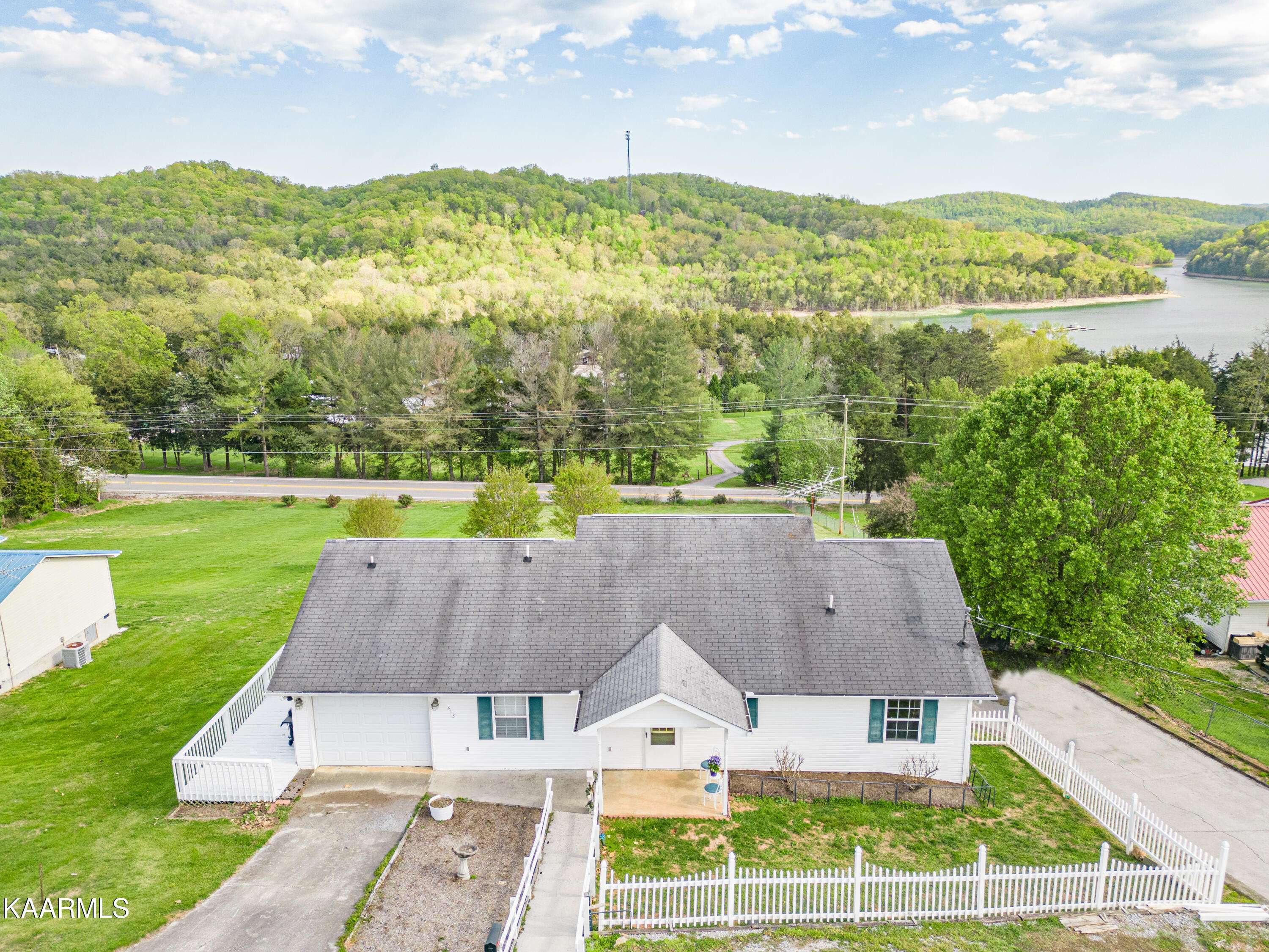 New Tazewell, TN 37825,213 Hillside LN