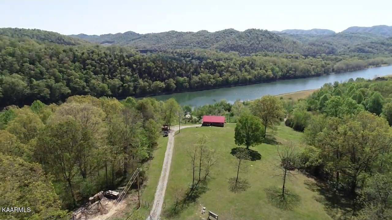 Tazewell, TN 37879,Holiday LN