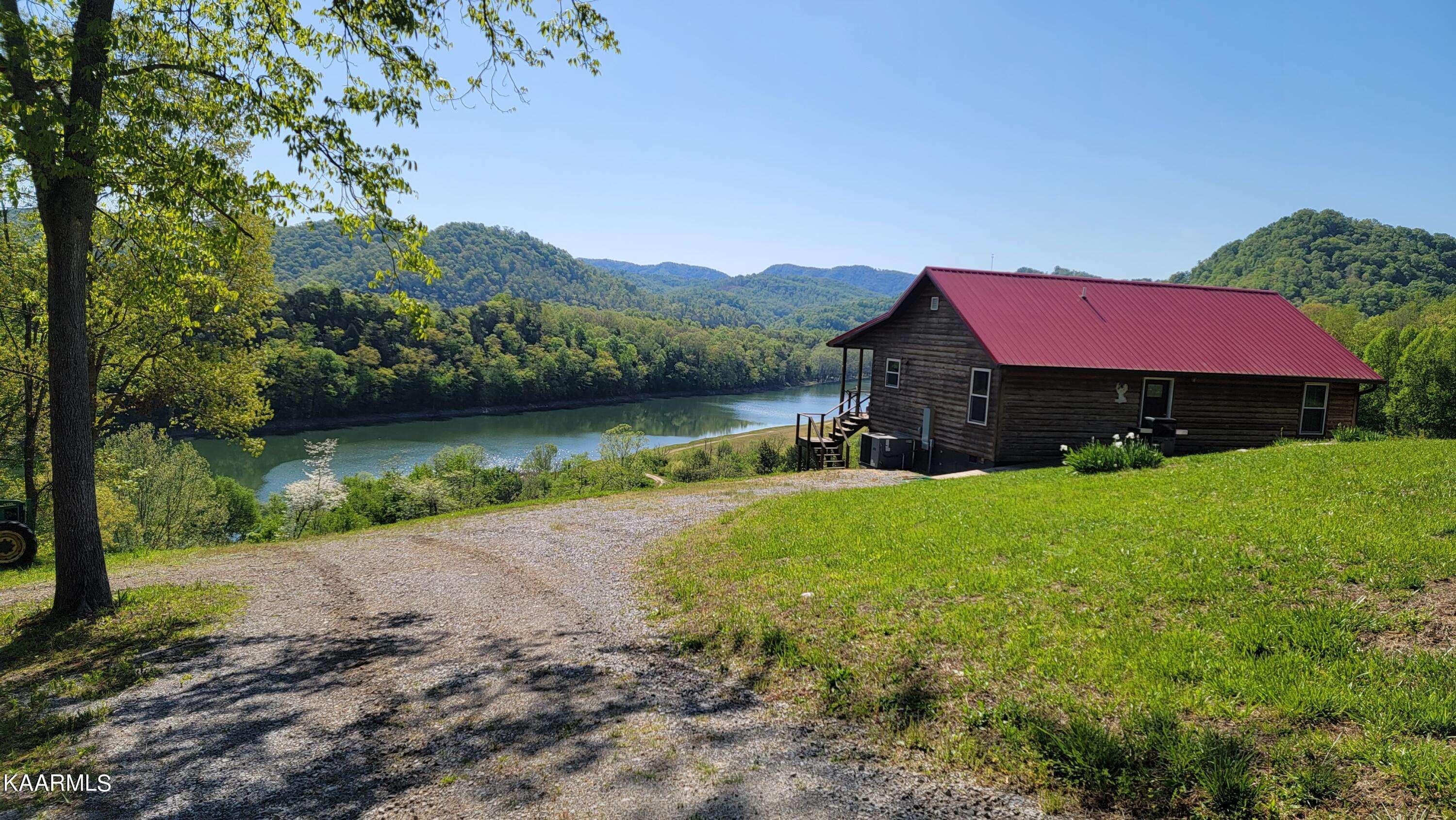 Tazewell, TN 37879,Holiday LN