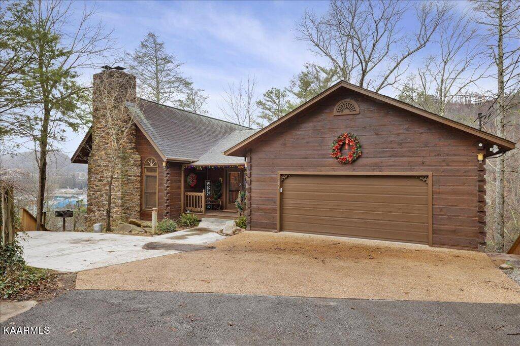 Gatlinburg, TN 37738,259 Poplar LN