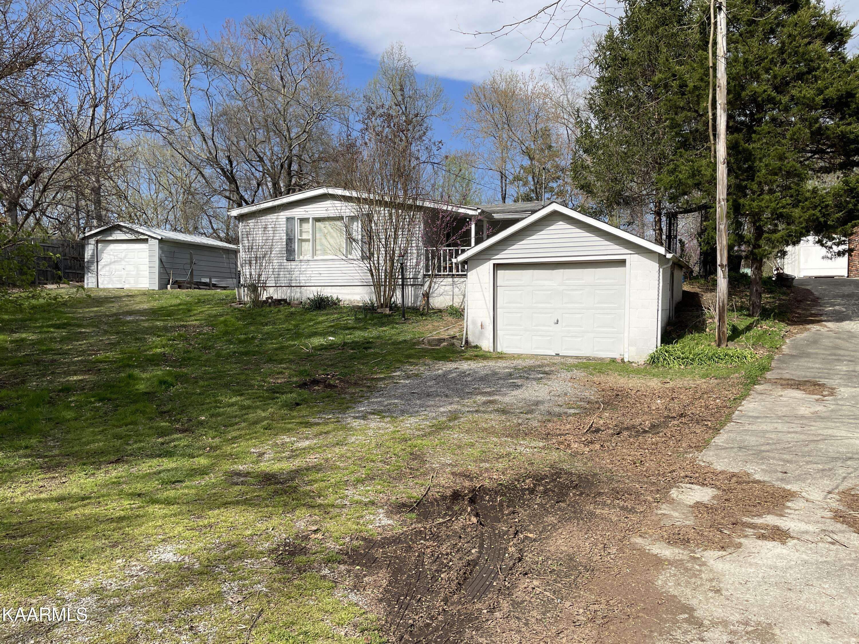 Oliver Springs, TN 37840,114 Dale Ave