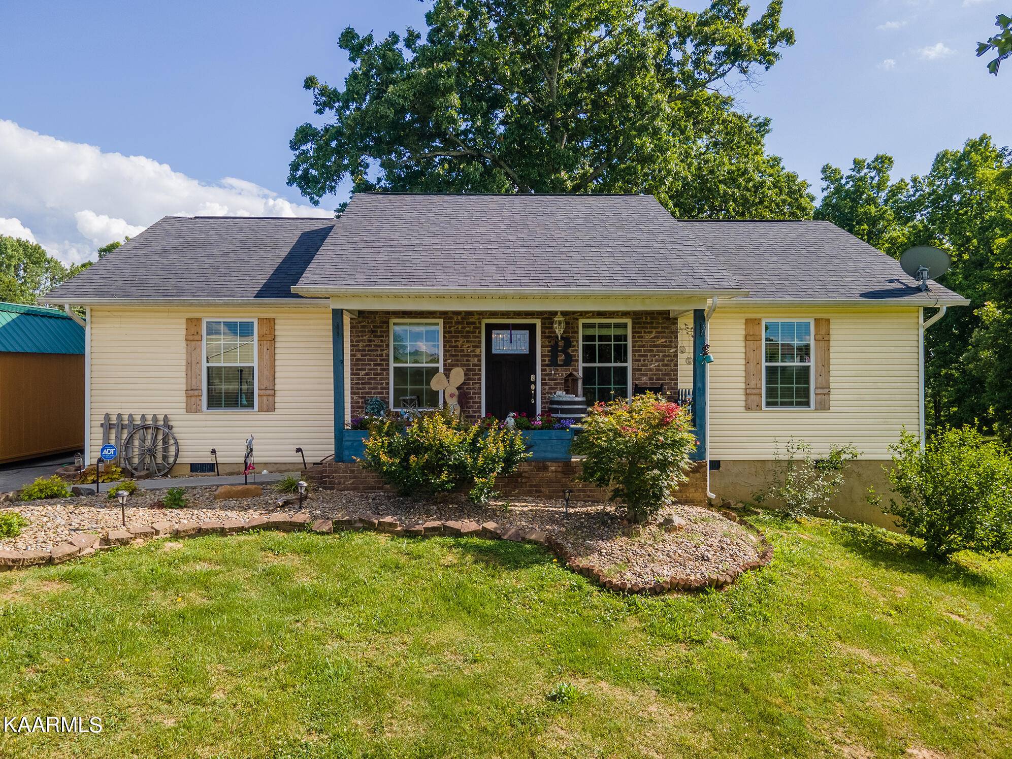 Dandridge, TN 37725,815 Quiet Oaks WAY