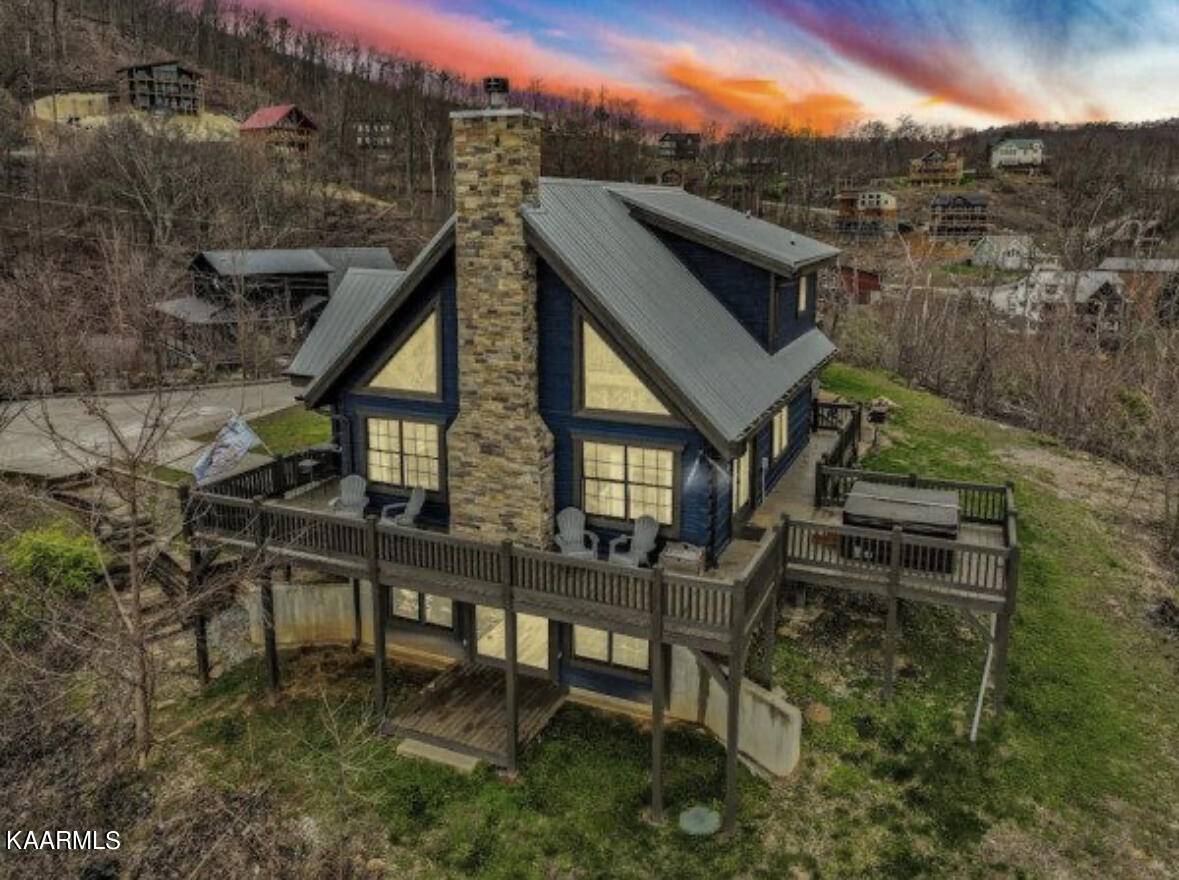 Gatlinburg, TN 37738,604 Pinecrest DR