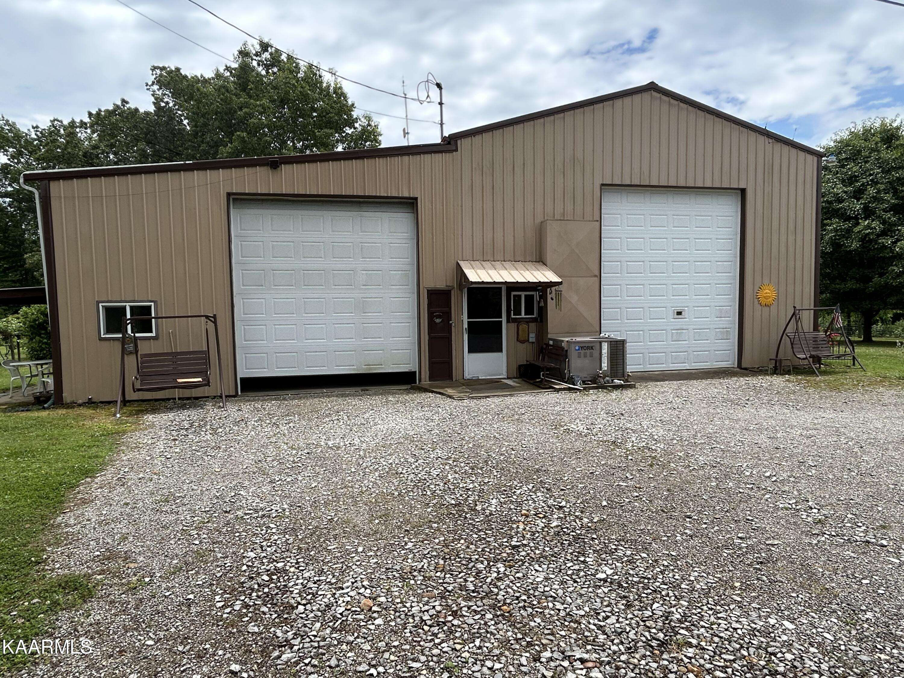 Deer Lodge, TN 37726,1535 Deer Lodge Hwy Hwy