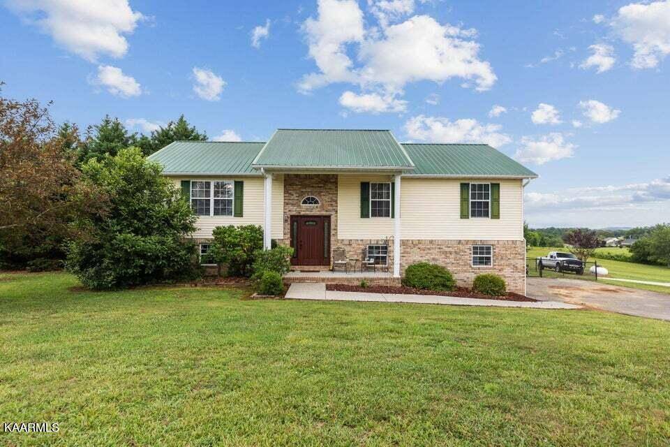 Dandridge, TN 37725,217 Florence CIR