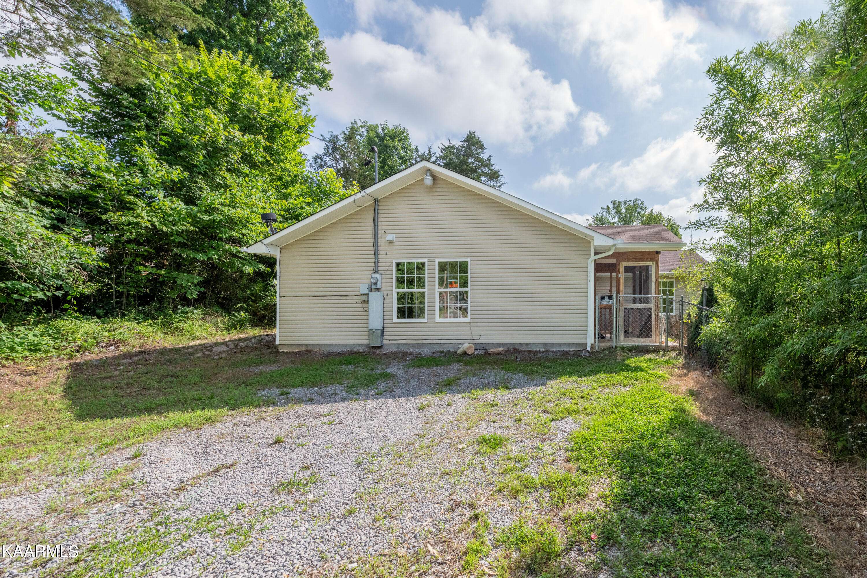 Corryton, TN 37721,225 2nd St