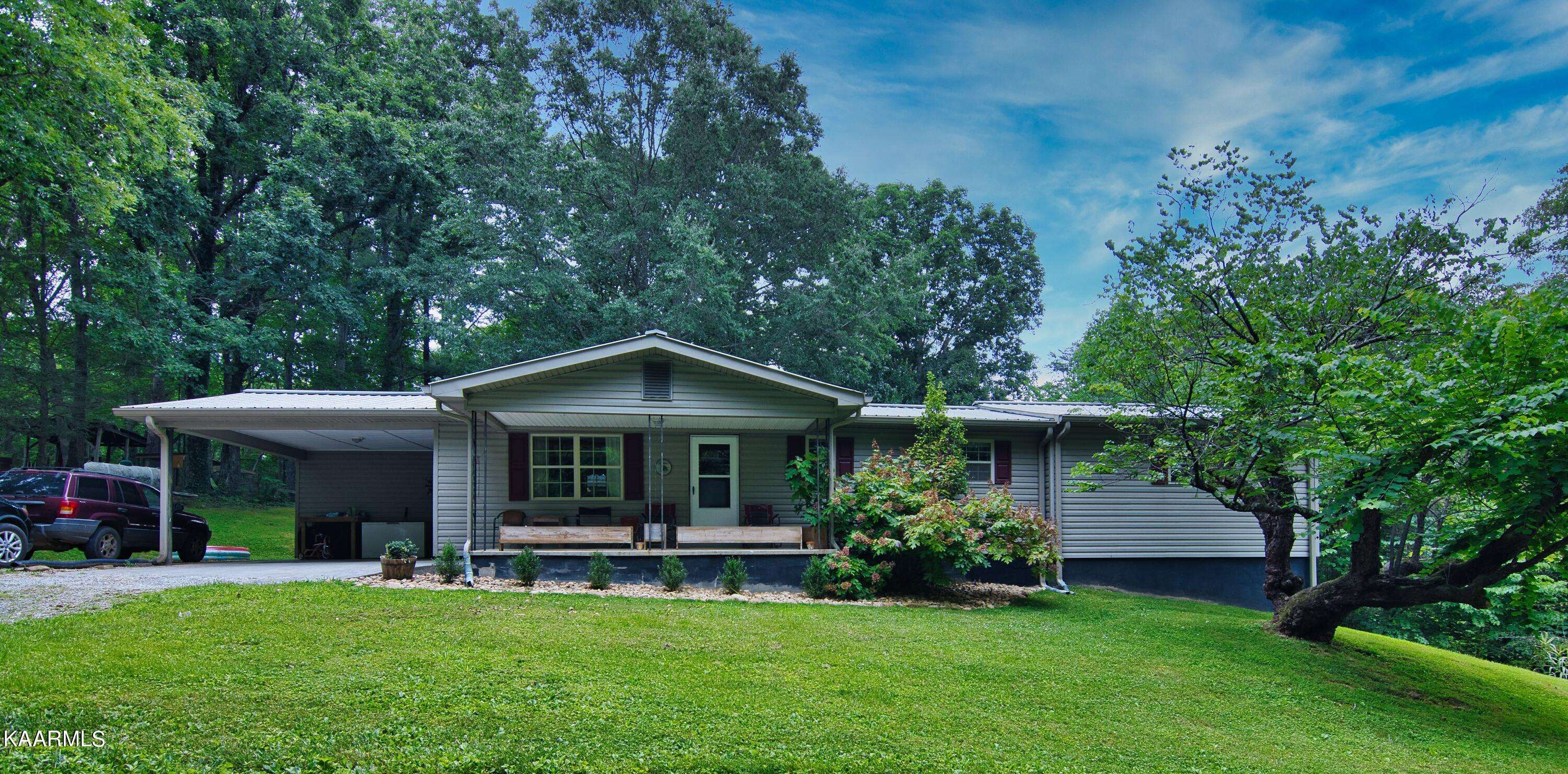 Tellico Plains, TN 37385,195 Roberts LN