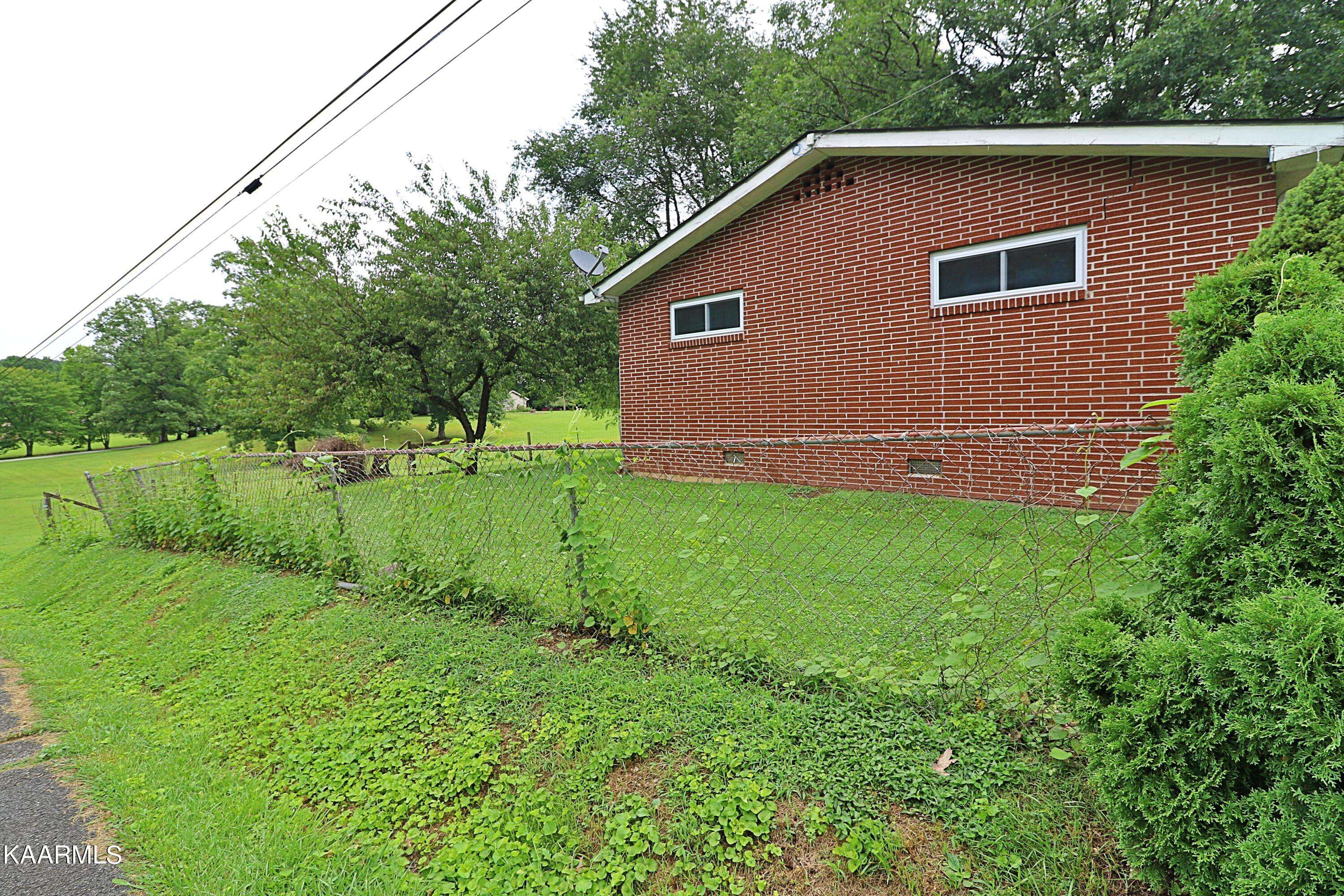 Oneida, TN 37841,333 Sunny LN