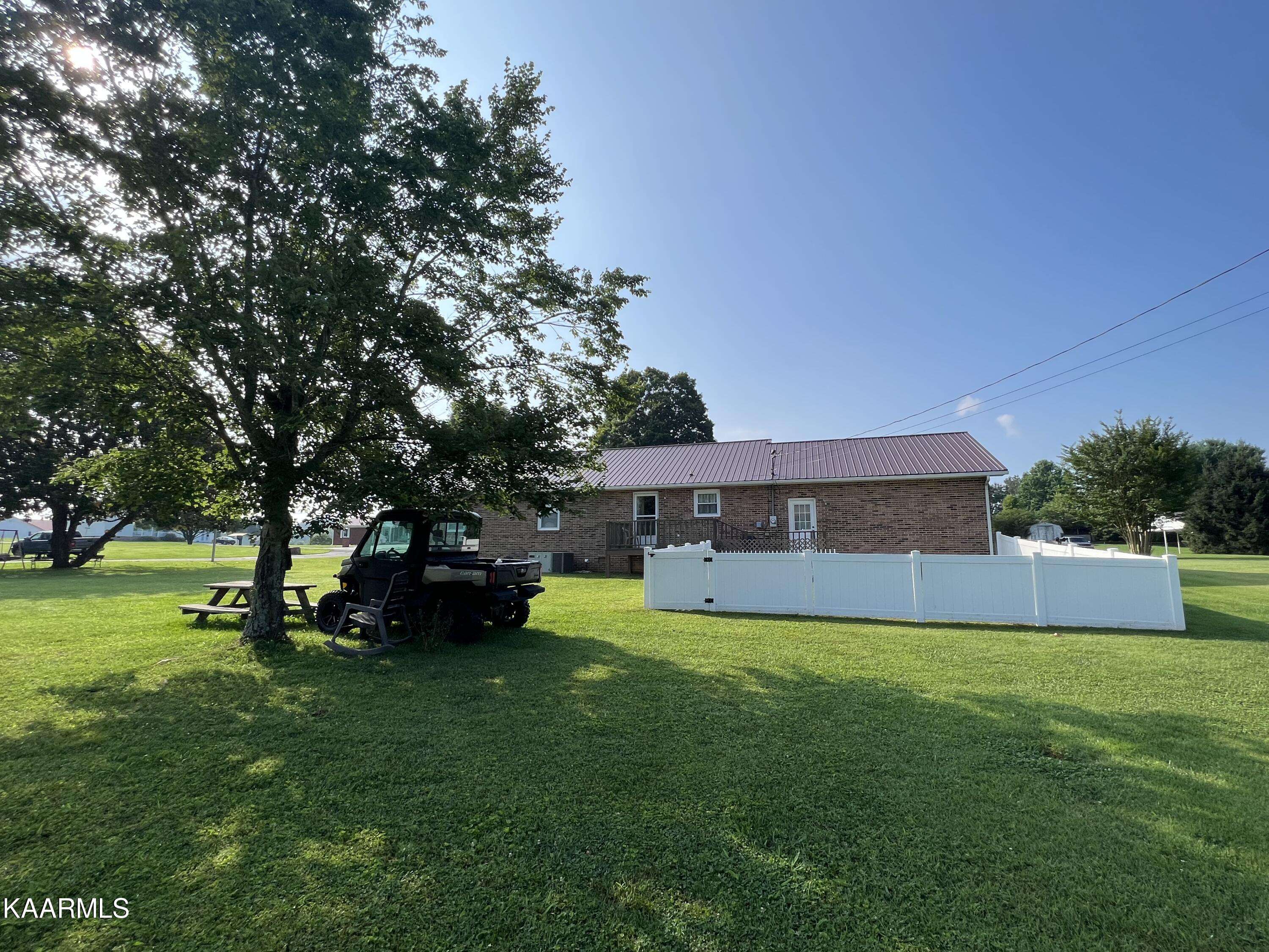 Lafollette, TN 37766,129 Farris CIR