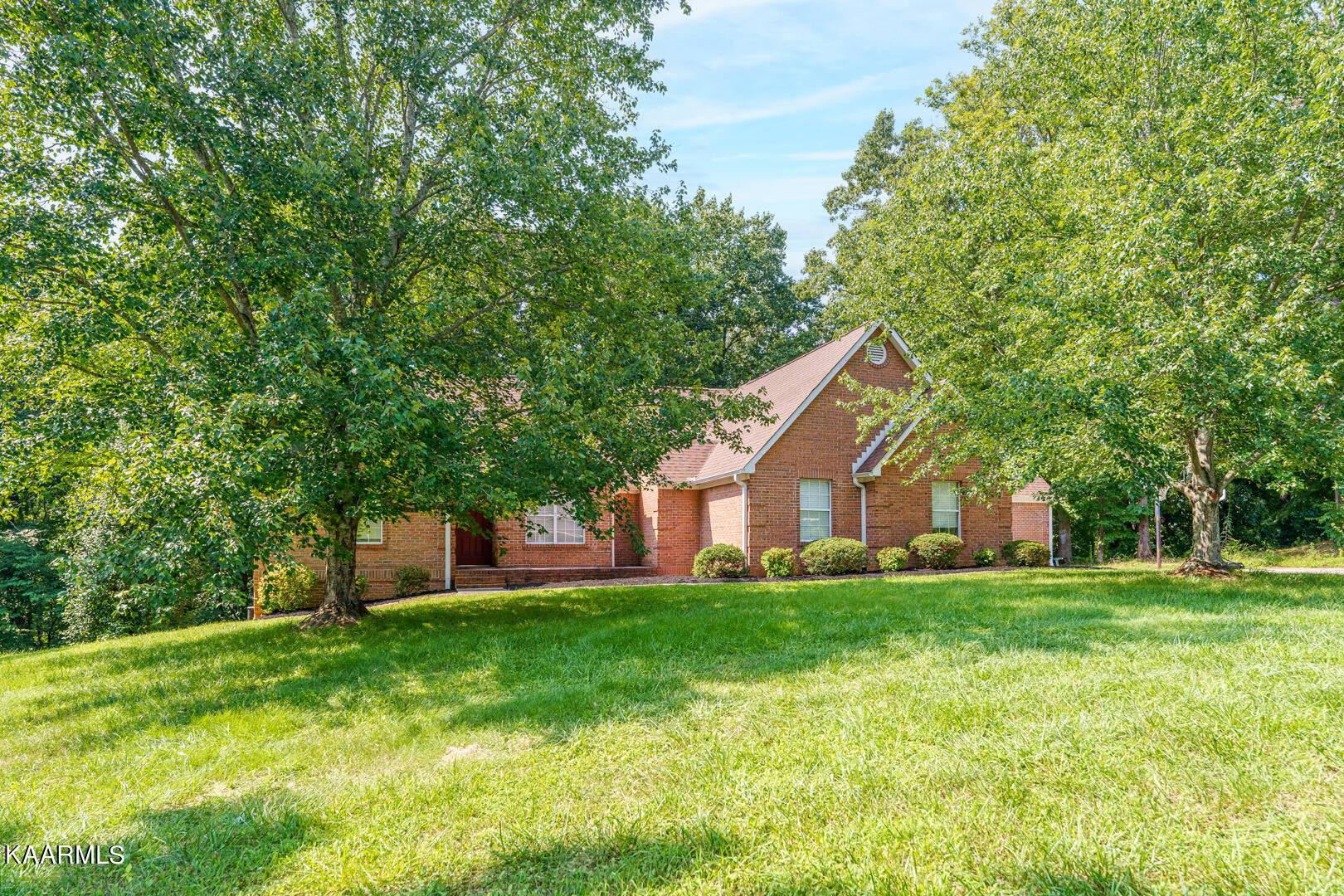 Strawberry Plains, TN 37871,483 Casey LN