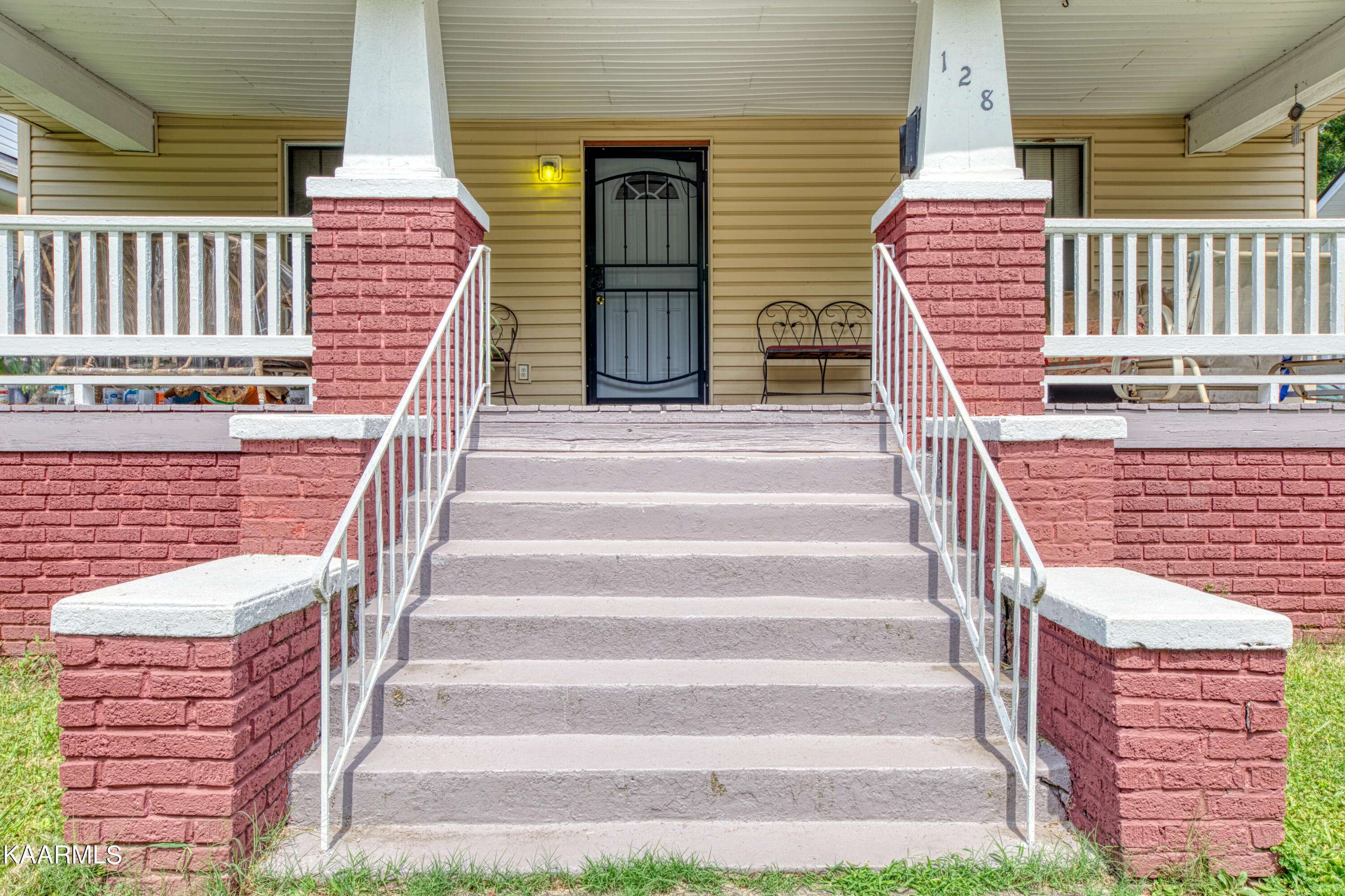 Knoxville, TN 37915,128 Van Gilder St