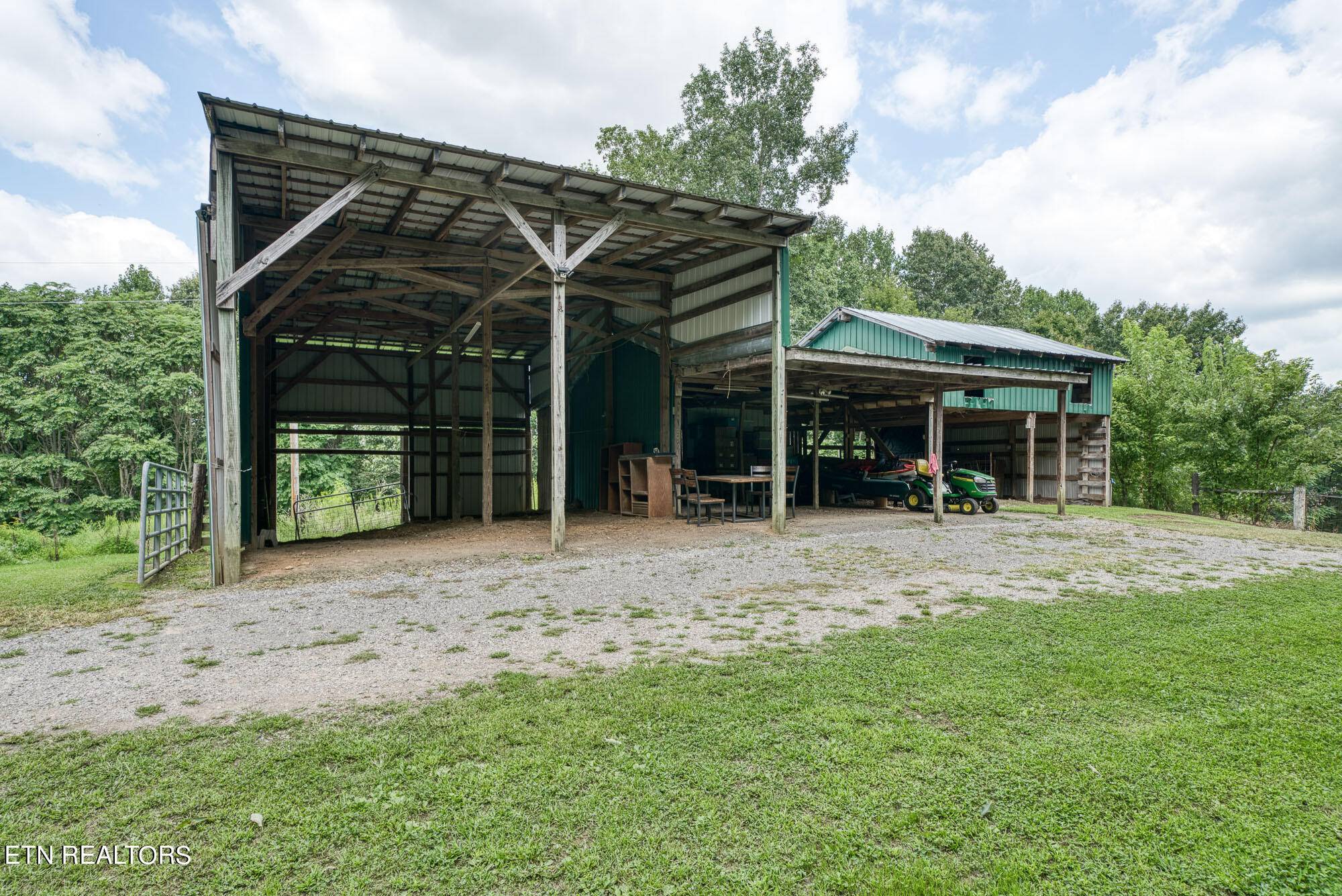 Celina, TN 38551,360 Wayne Smith Rd