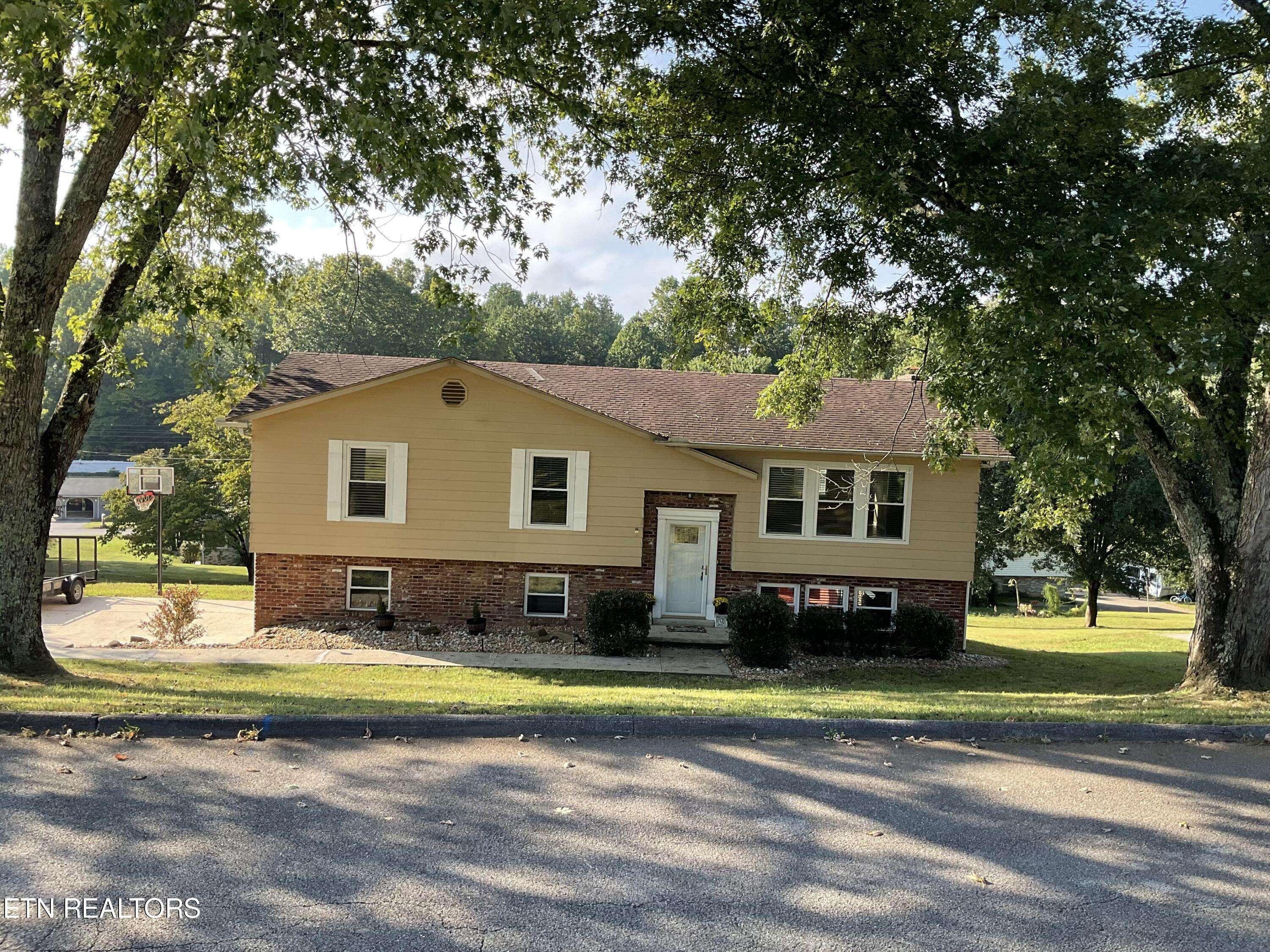 Harriman, TN 37748,131 Red Bud DR