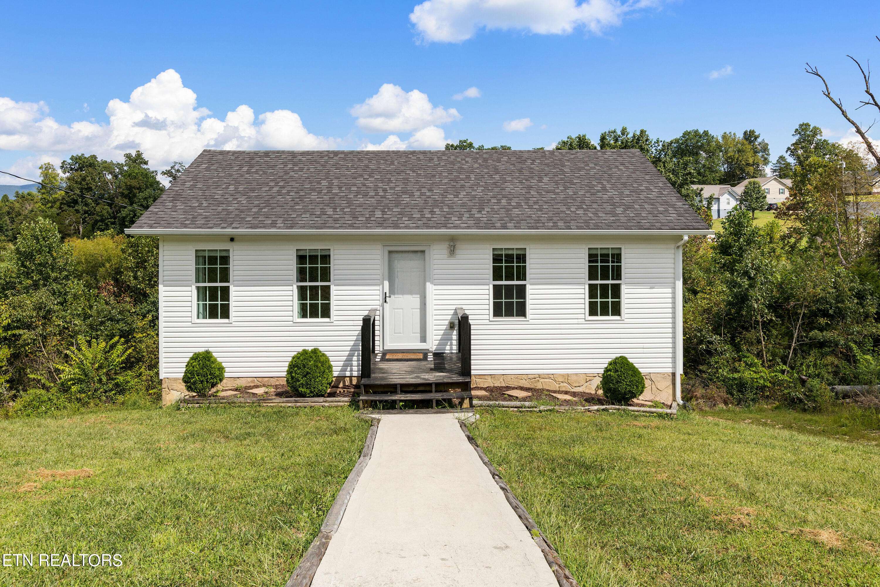 Lafollette, TN 37766,128 View LN