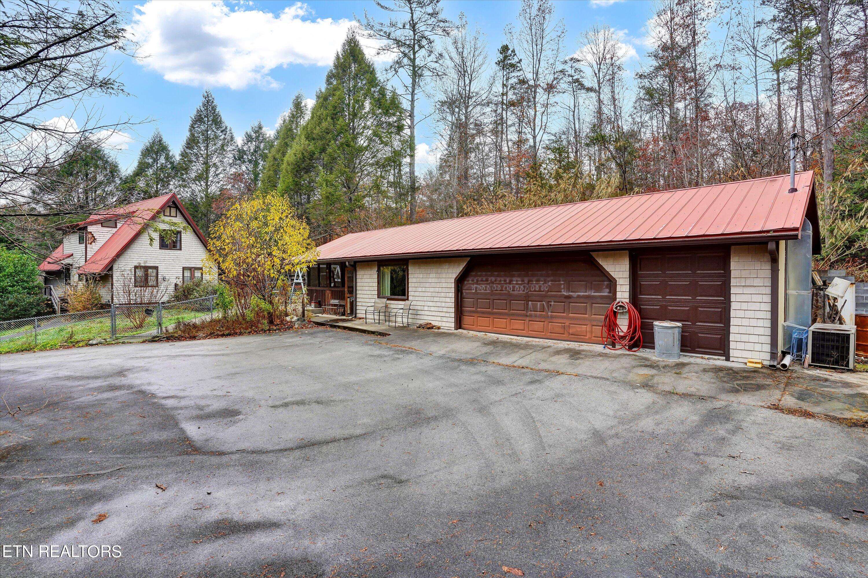 Townsend, TN 37882,338 Old Cades Cove Rd