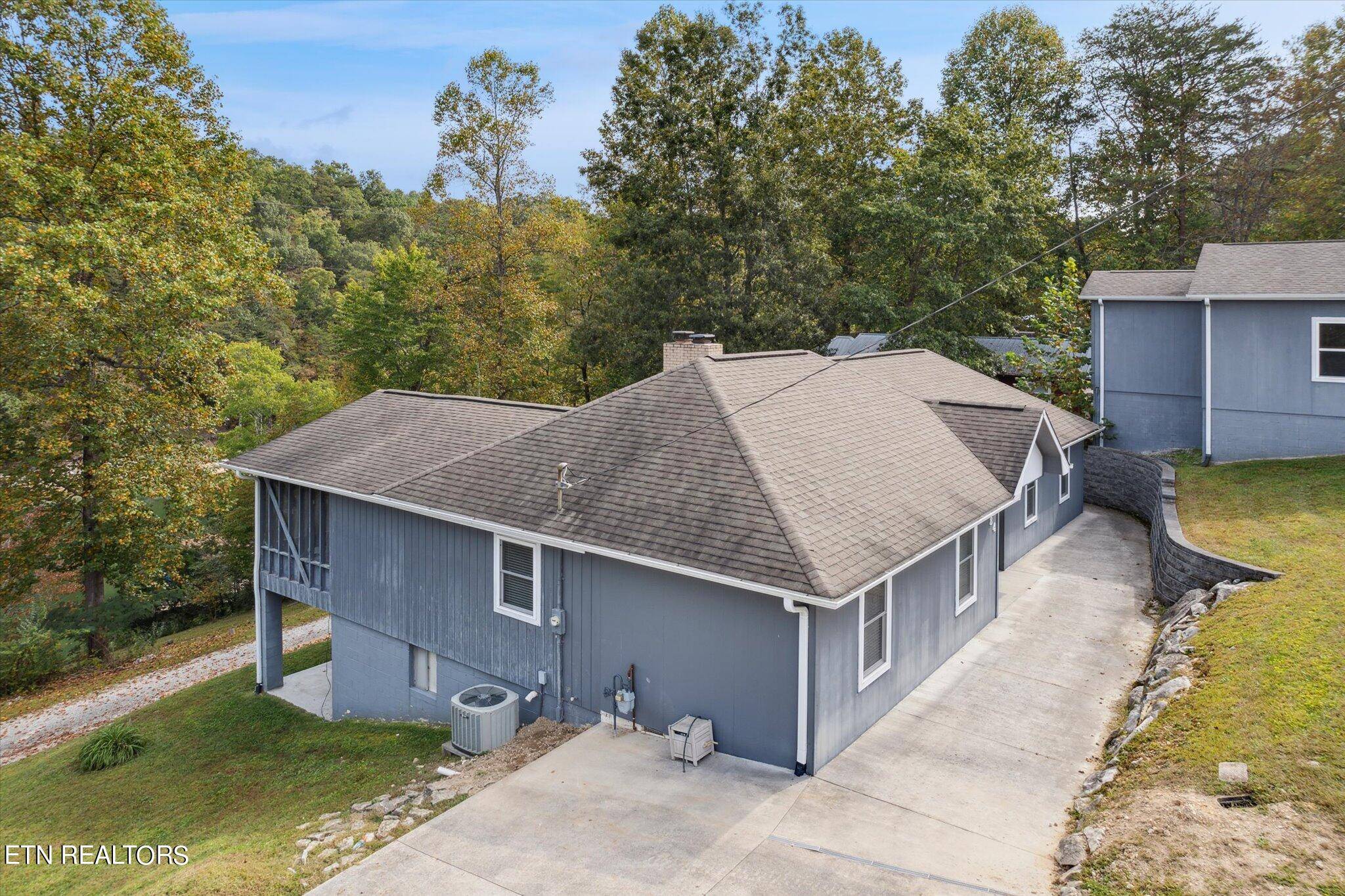 Caryville, TN 37714,484 Perry Smith LN