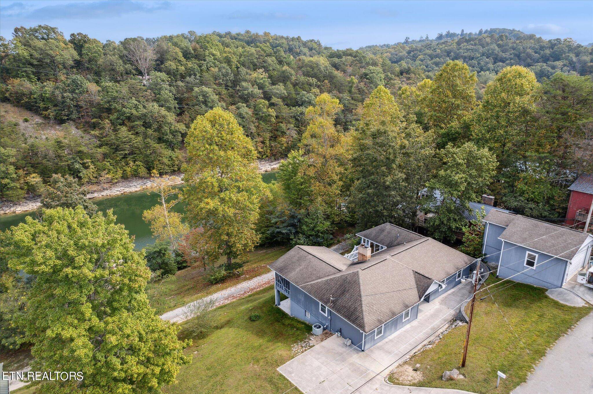 Caryville, TN 37714,484 Perry Smith LN