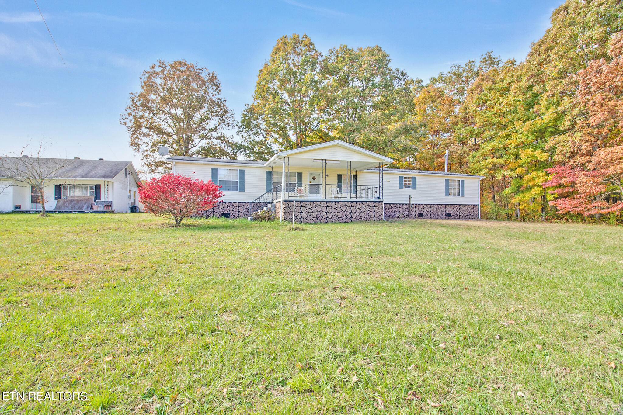 Deer Lodge, TN 37726,4977 Nashville Hwy