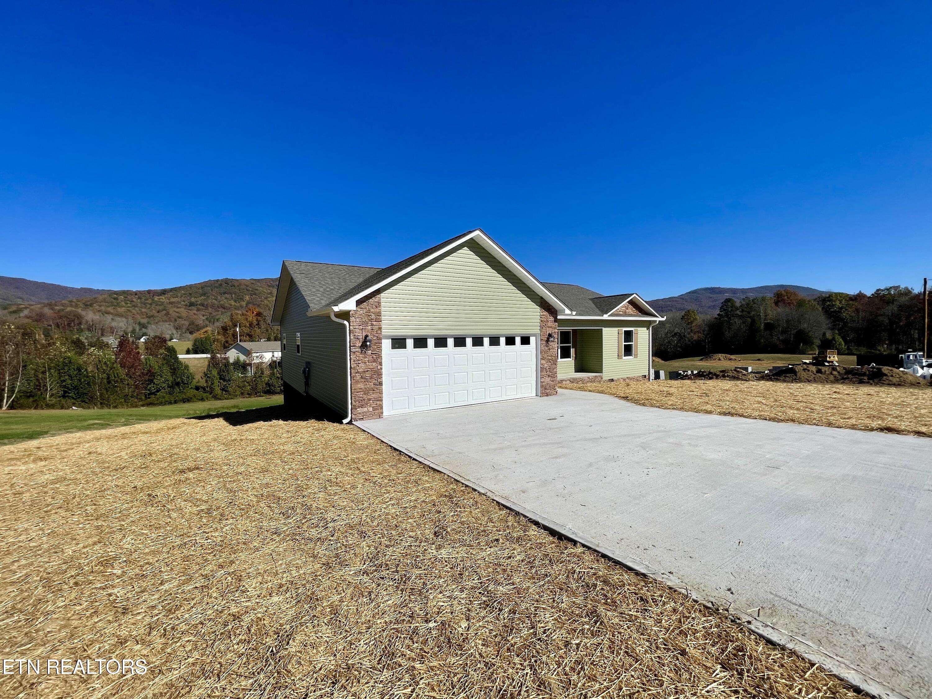 Oliver Springs, TN 37840,327 Vista Springs LN