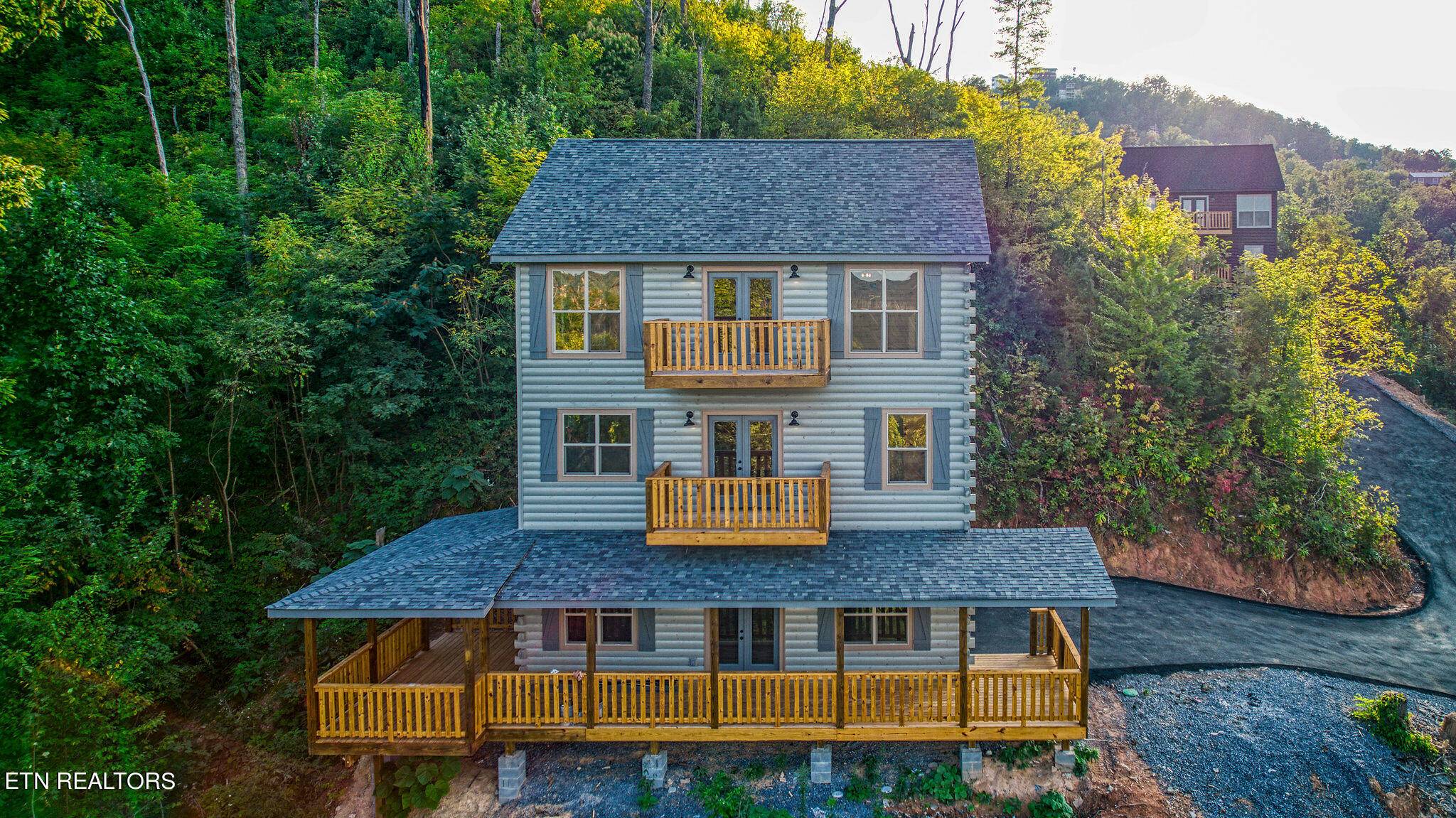 Gatlinburg, TN 37738,914 Crooked Ridge Rd