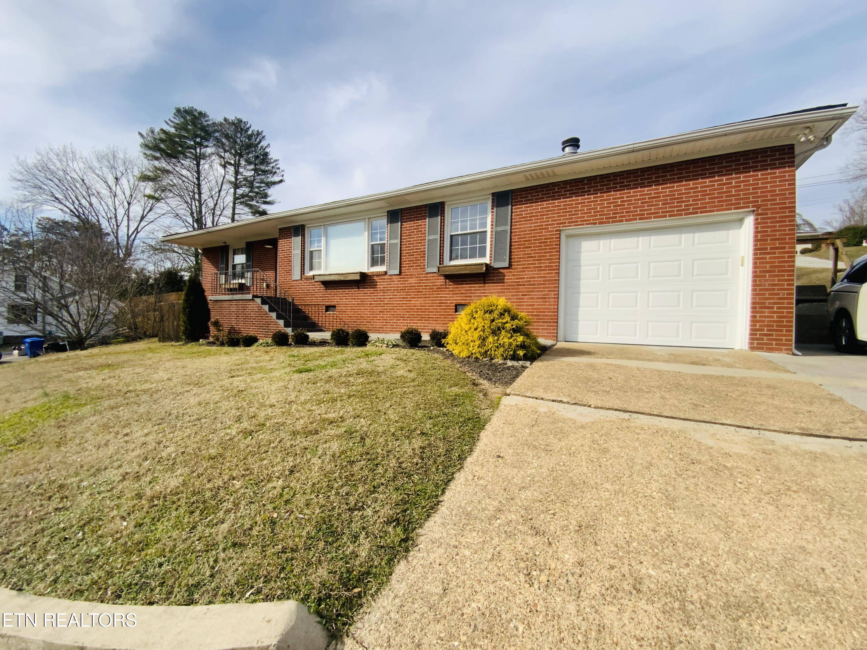 Clinton, TN 37716,318 Hickory St