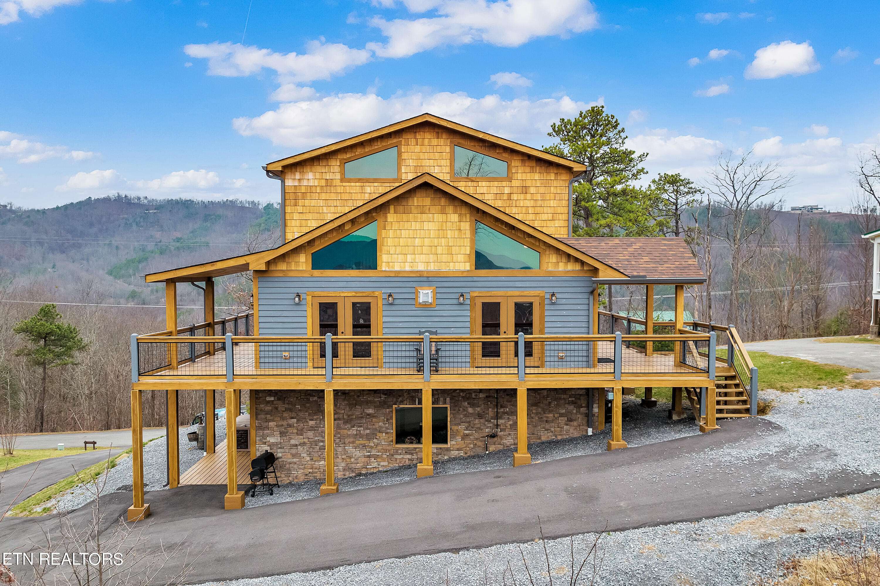 Gatlinburg, TN 37738,809 Wattle Blossom WAY