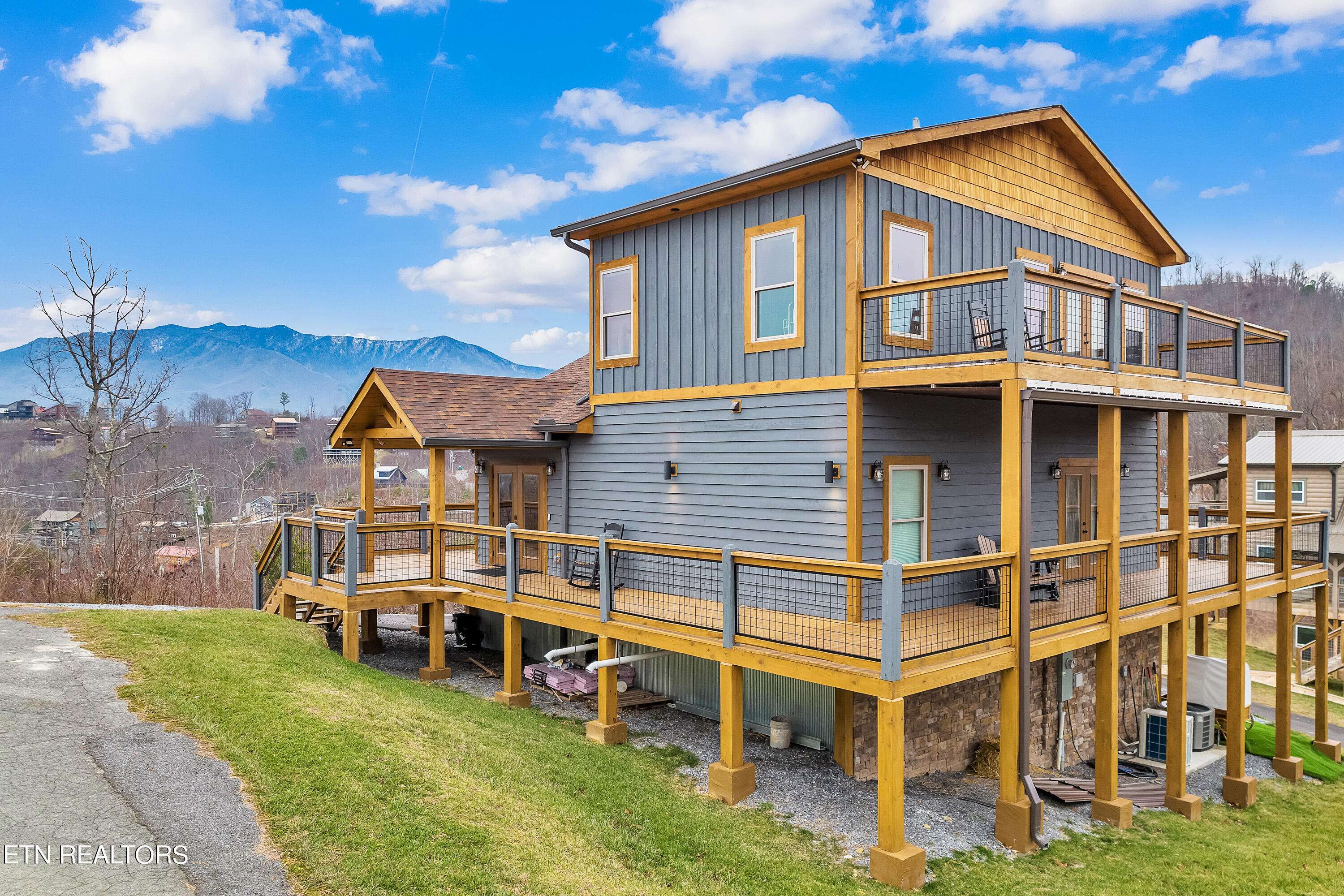 Gatlinburg, TN 37738,809 Wattle Blossom WAY