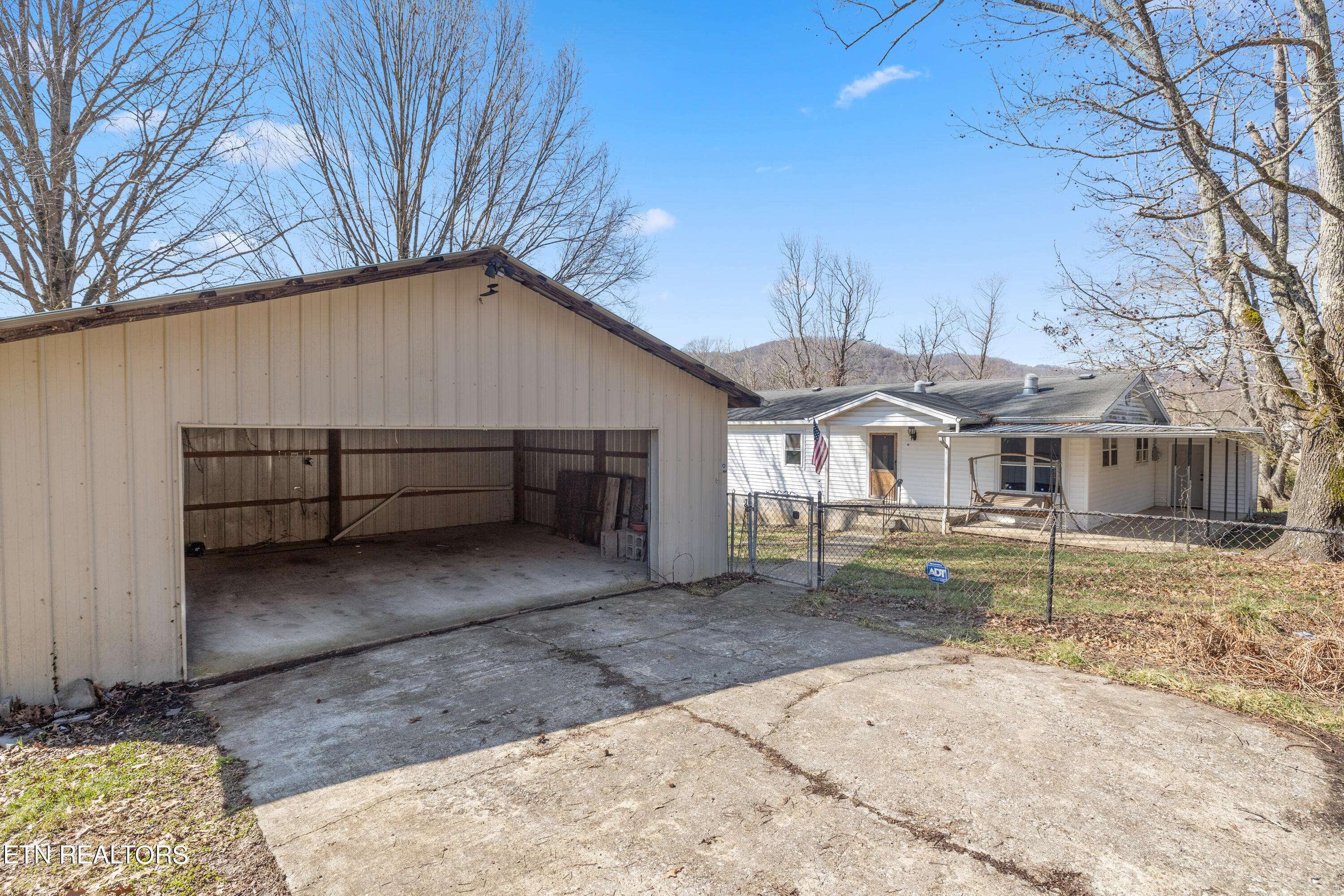 Jellico, TN 37762,375 Old Wooldridge PIKE