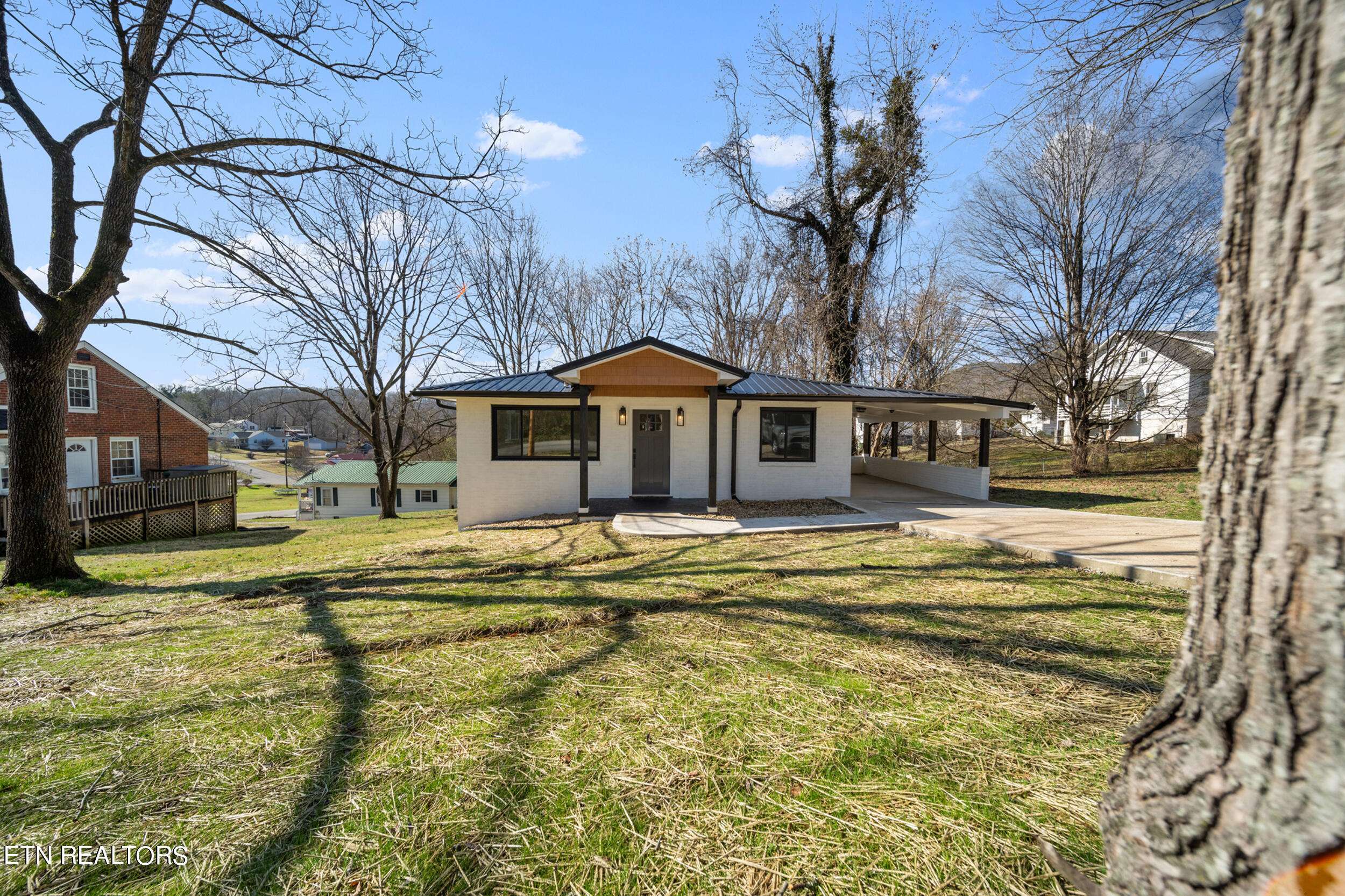 Lafollette, TN 37766,206 6th St