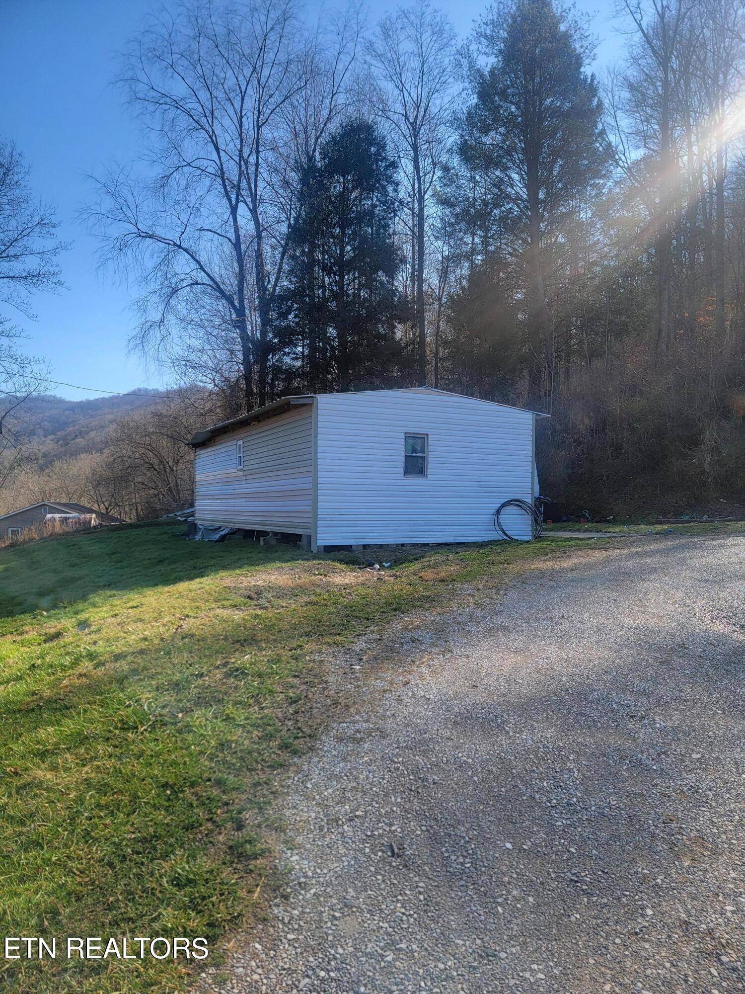 Flat Lick, KY 40935,67 Kinningham Rd