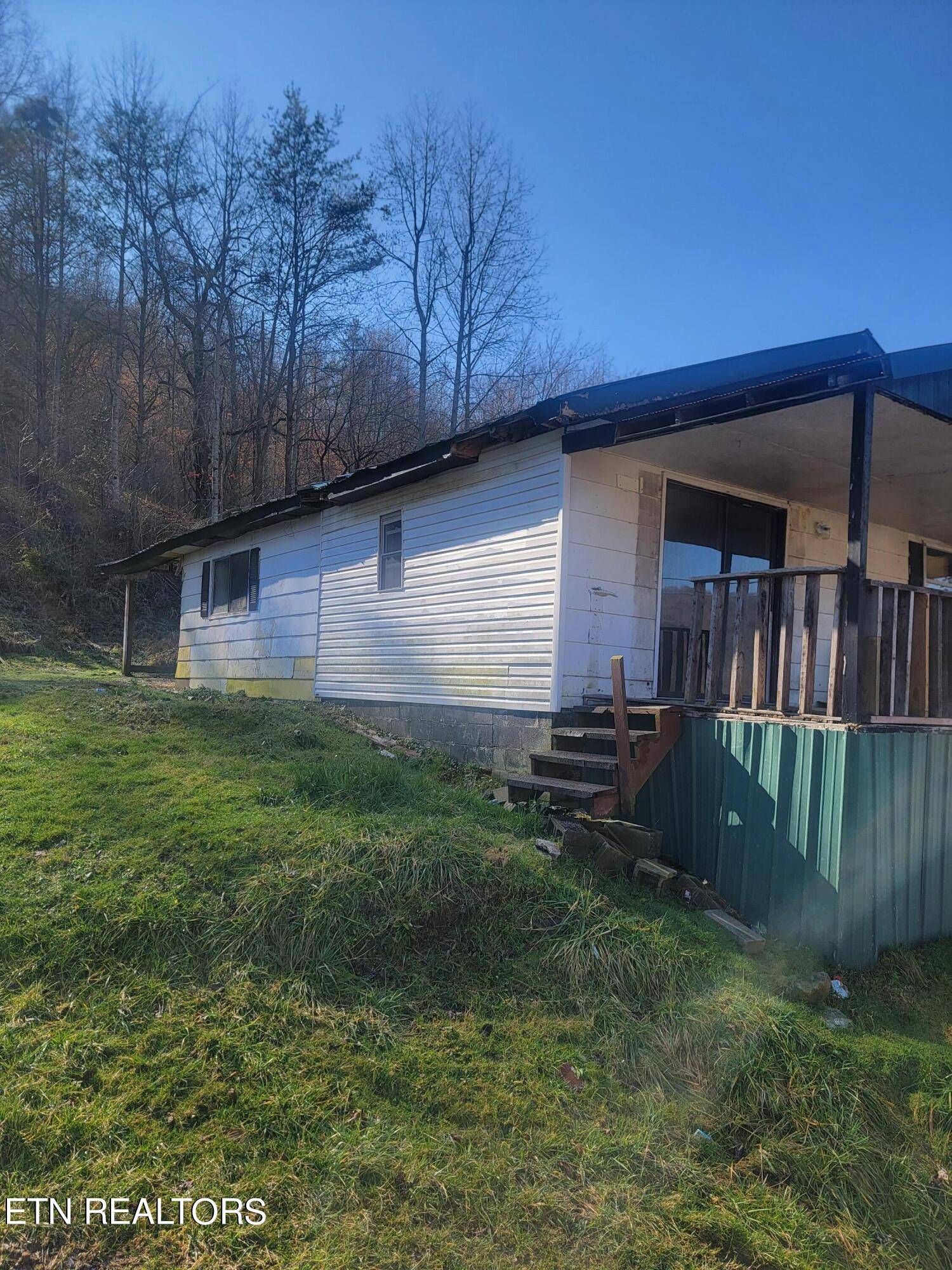 Flat Lick, KY 40935,67 Kinningham Rd