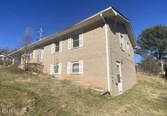 Tazewell, TN 37879,206 Norris DR