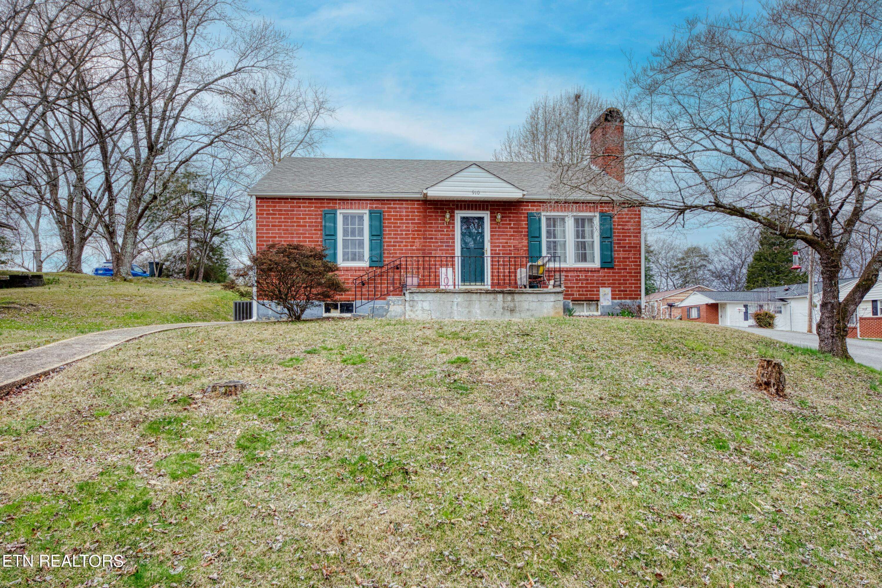 Lenoir City, TN 37771,910 C St