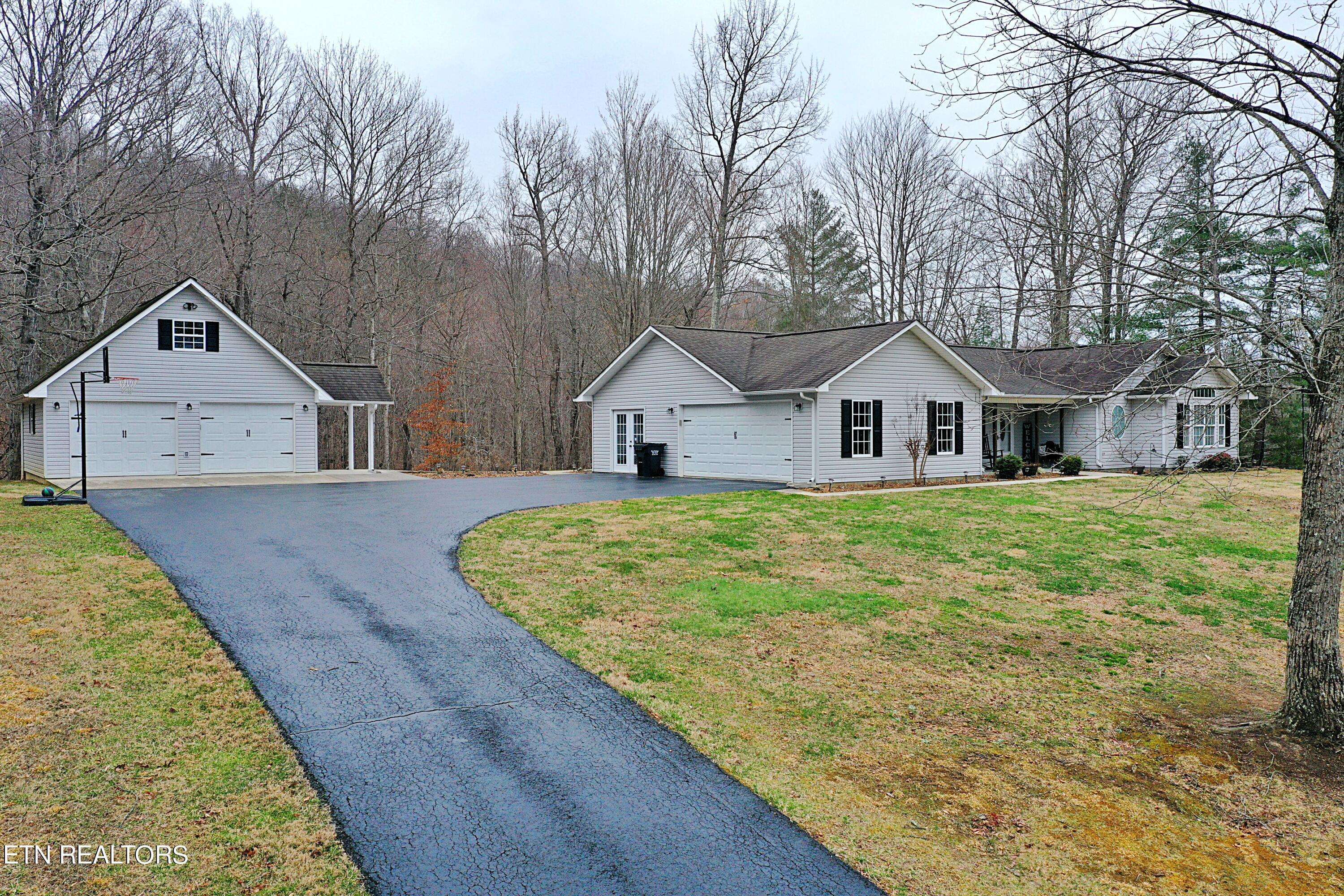 Oneida, TN 37841,383 Chance DR