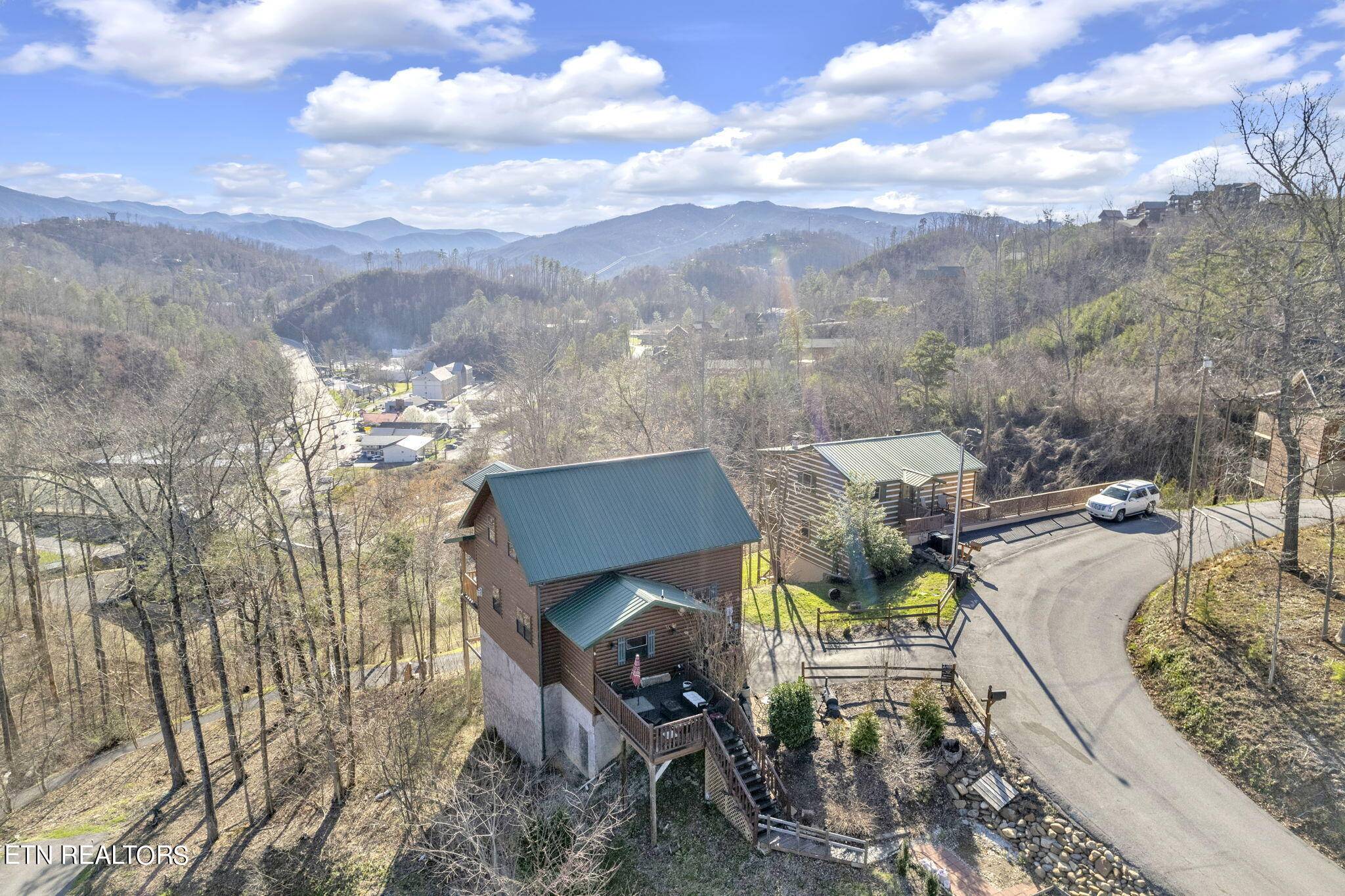 Gatlinburg, TN 37738,728 Old Ridge Rd