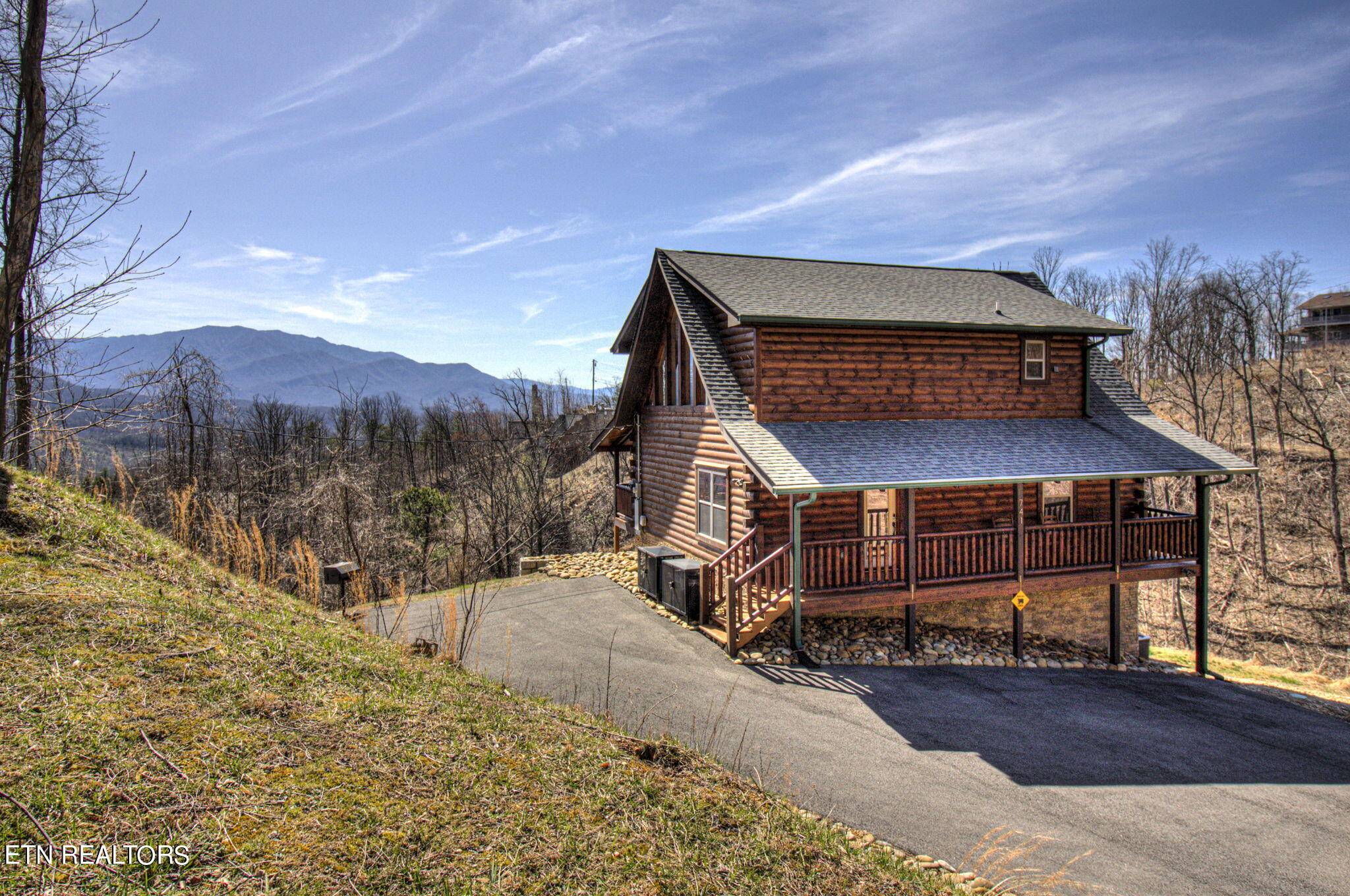 Gatlinburg, TN 37738,741 Picadilly LN