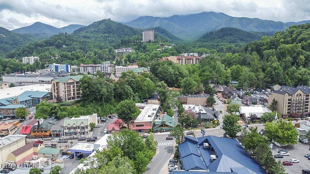 Gatlinburg, TN 37738,685 River Rd #302